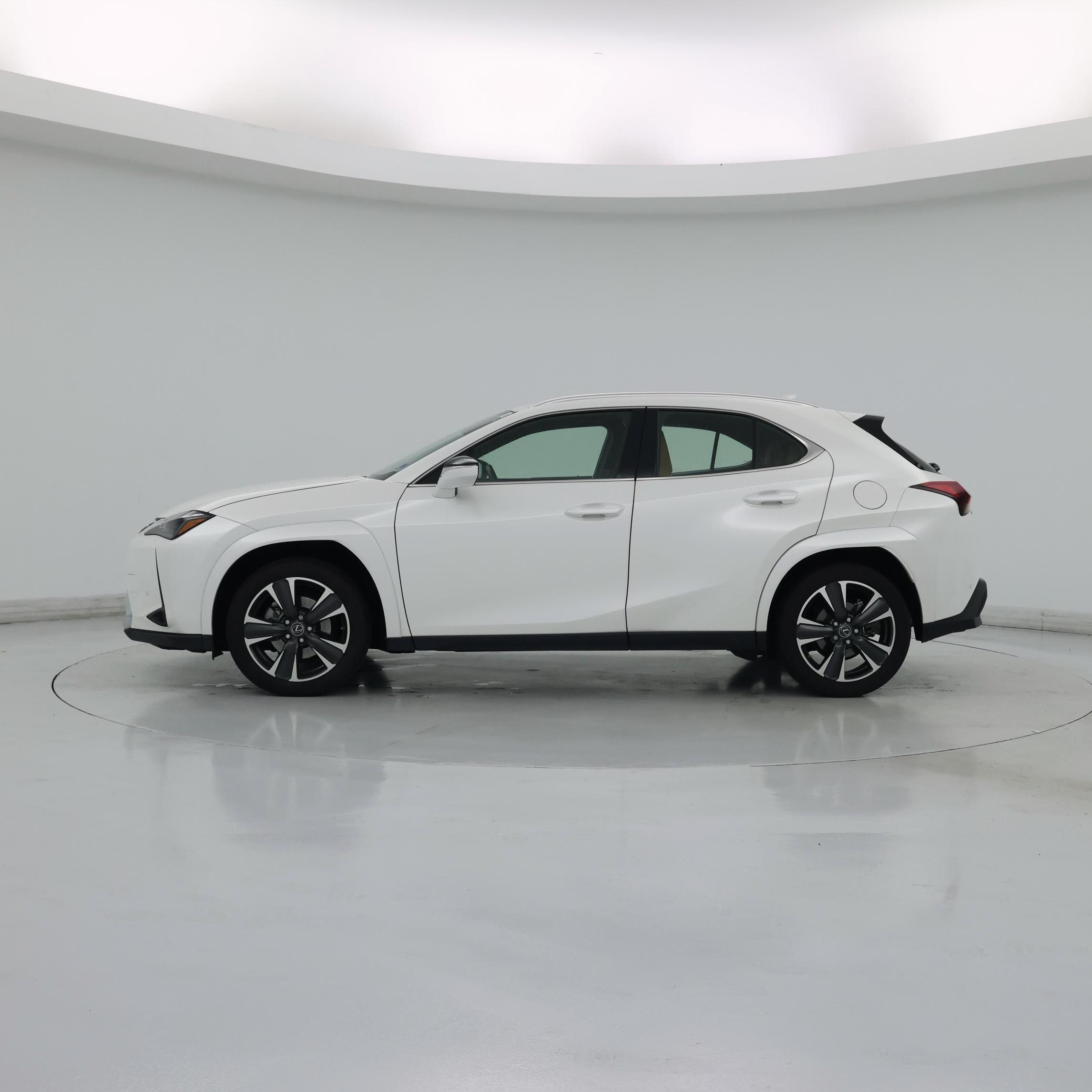 Thumbnail: 2023 Lexus UX - 3