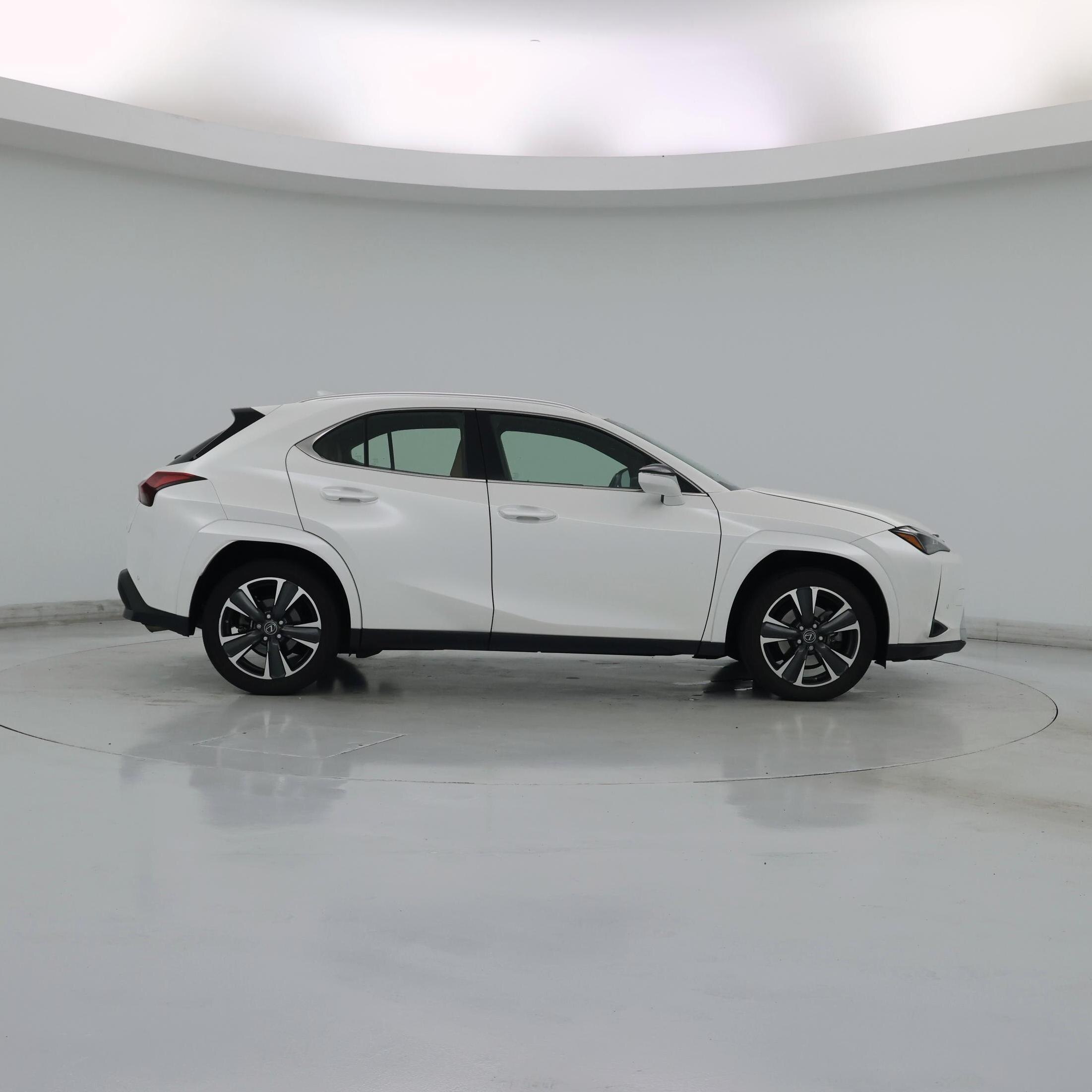 Thumbnail: 2023 Lexus UX - 7