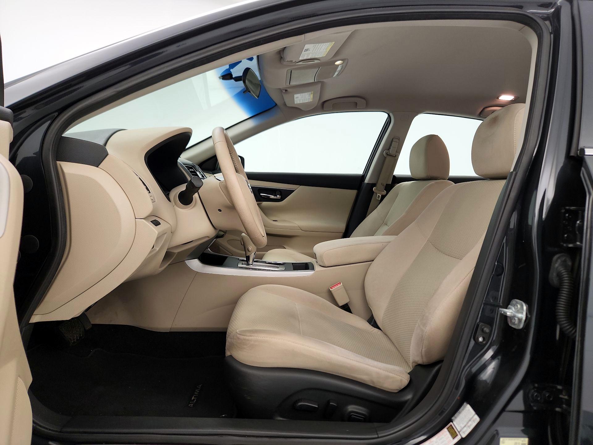 Thumbnail: 2015 Nissan Altima - 11