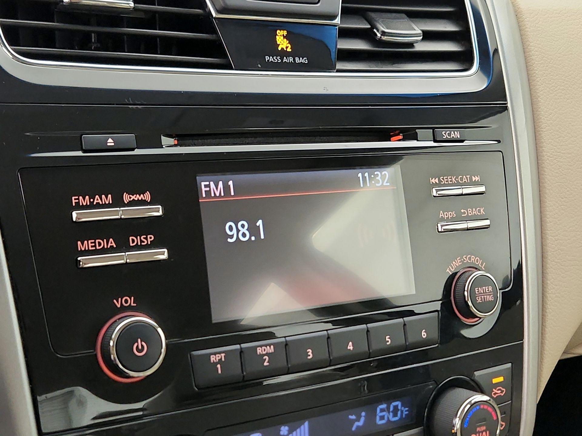 Thumbnail: 2015 Nissan Altima - 15