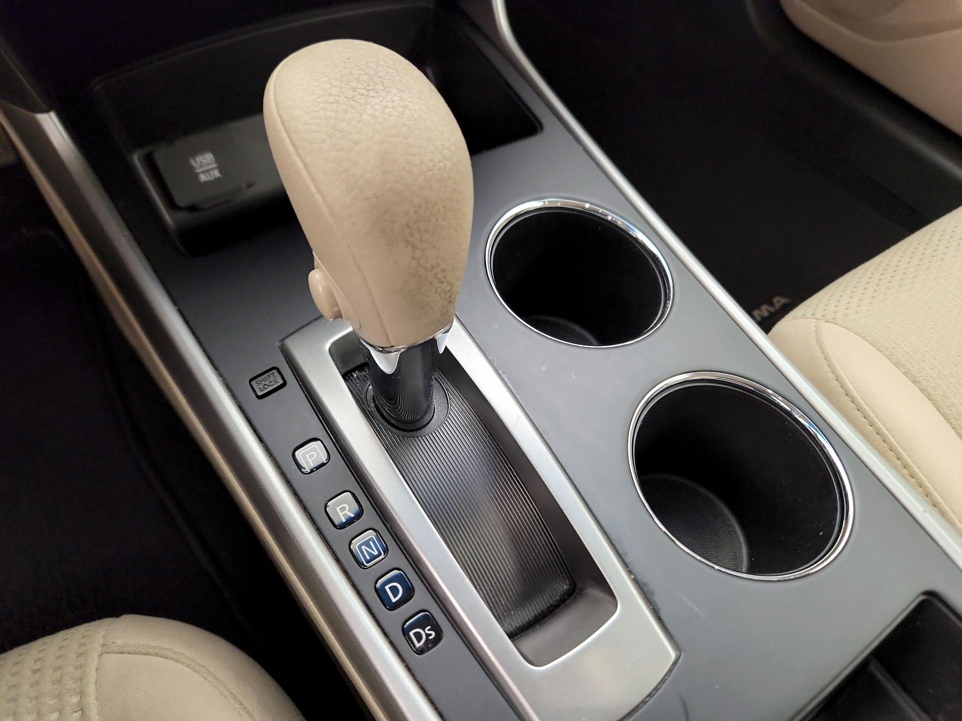 Thumbnail: 2015 Nissan Altima - 17