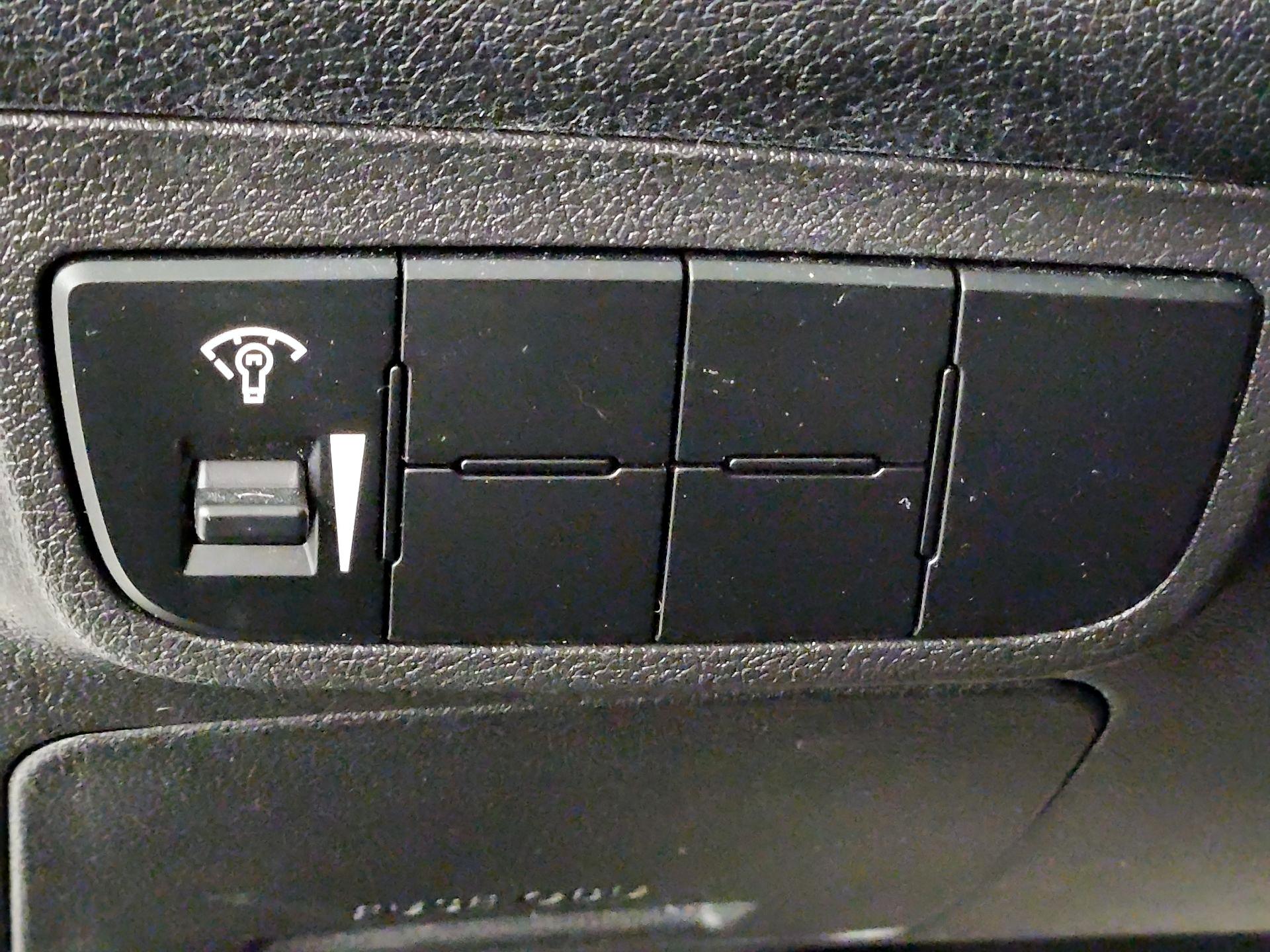 Thumbnail: 2017 Hyundai Veloster - 13