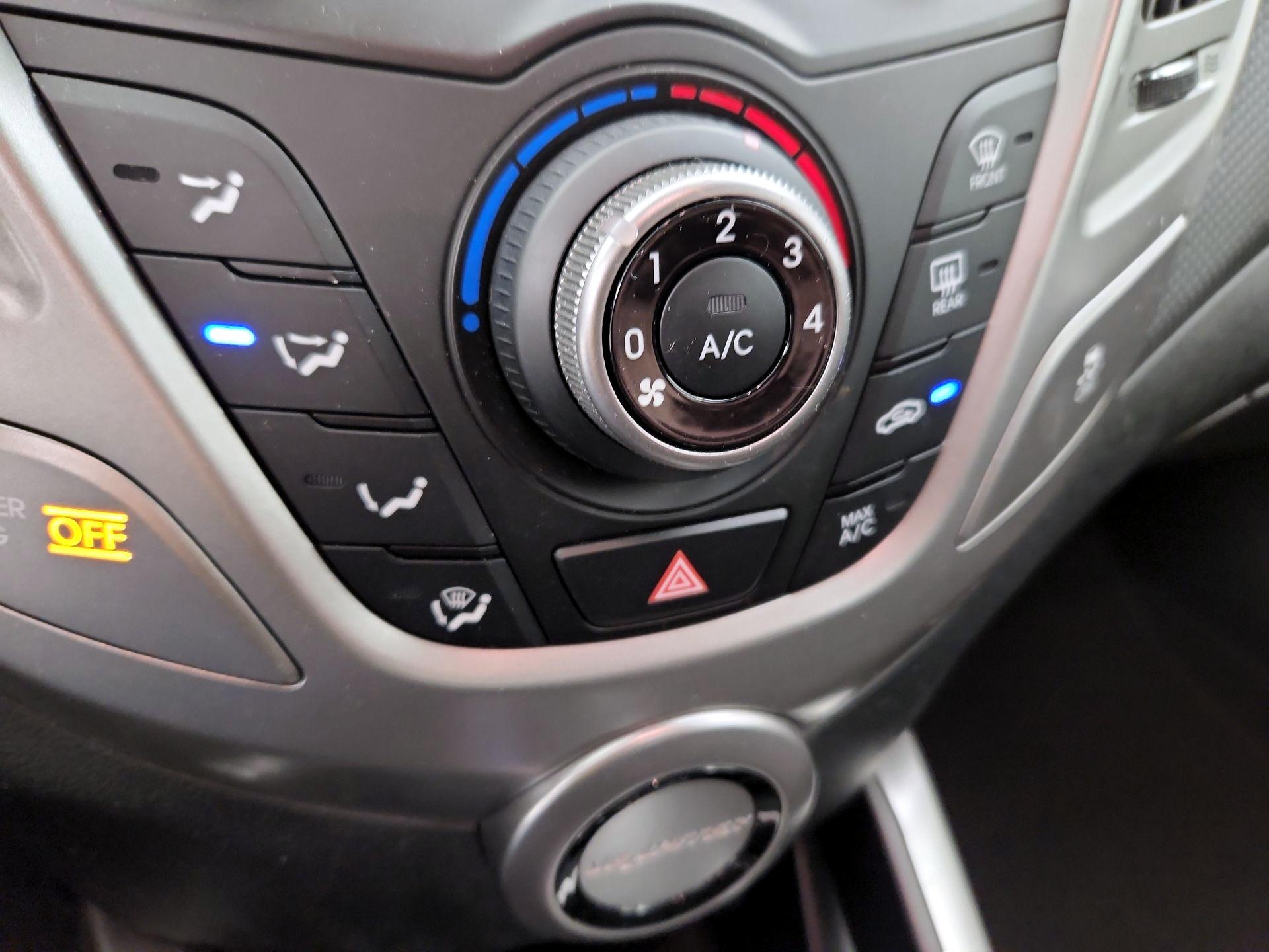 Thumbnail: 2017 Hyundai Veloster - 16