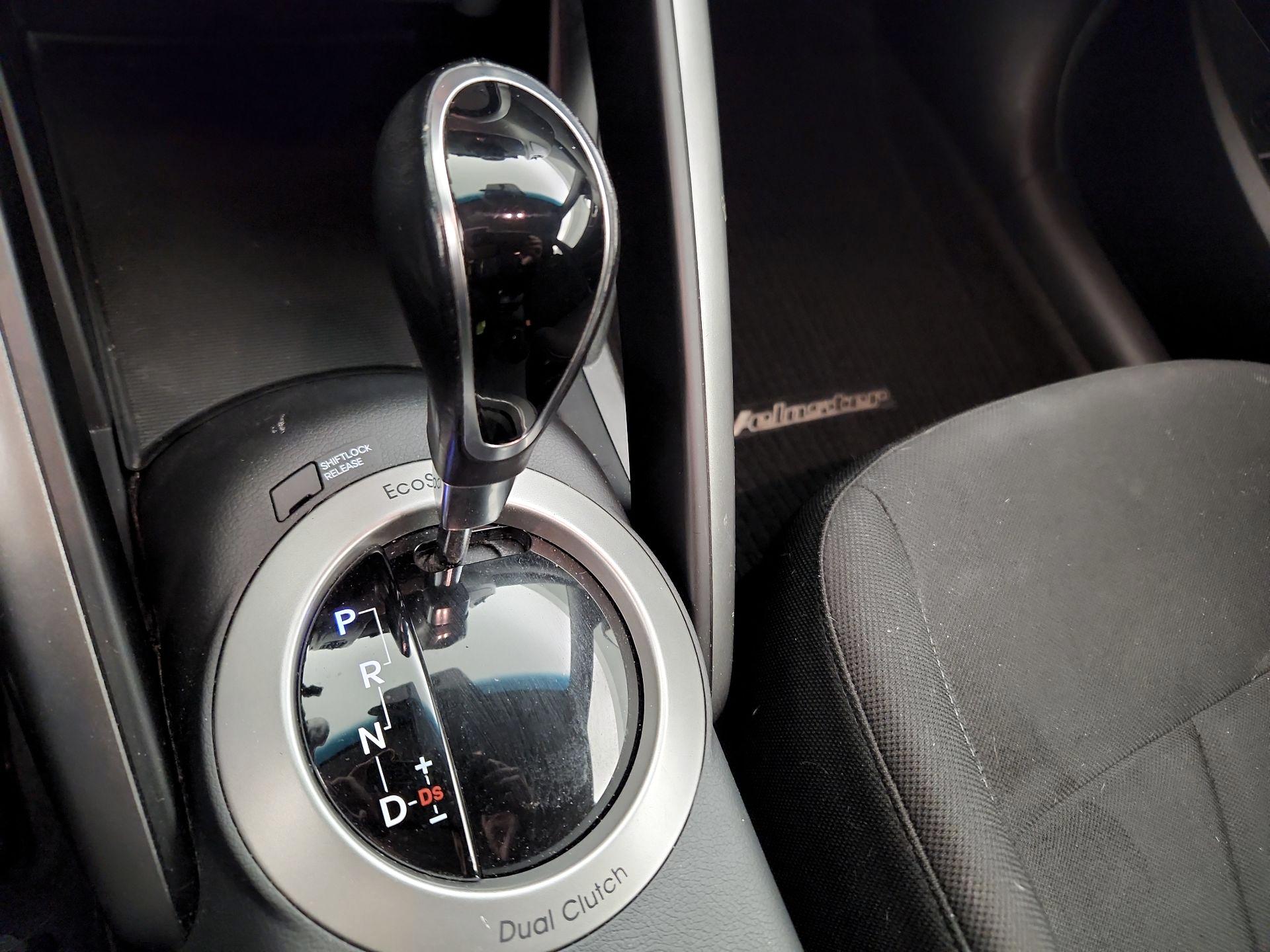 Thumbnail: 2017 Hyundai Veloster - 17