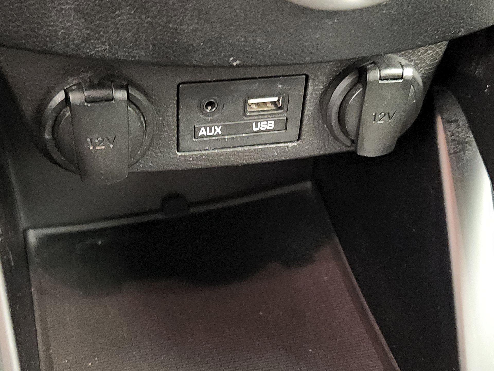 Thumbnail: 2017 Hyundai Veloster - 18