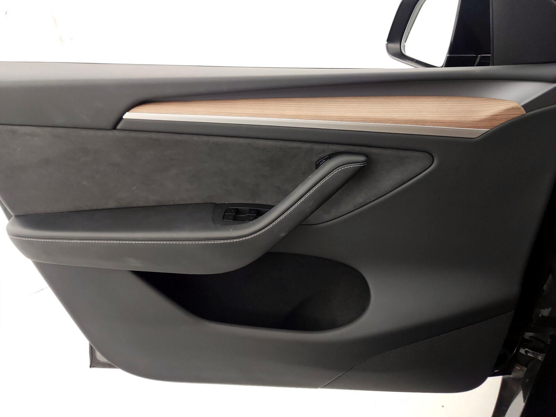 Thumbnail: 2025 Tesla Model Y - 12