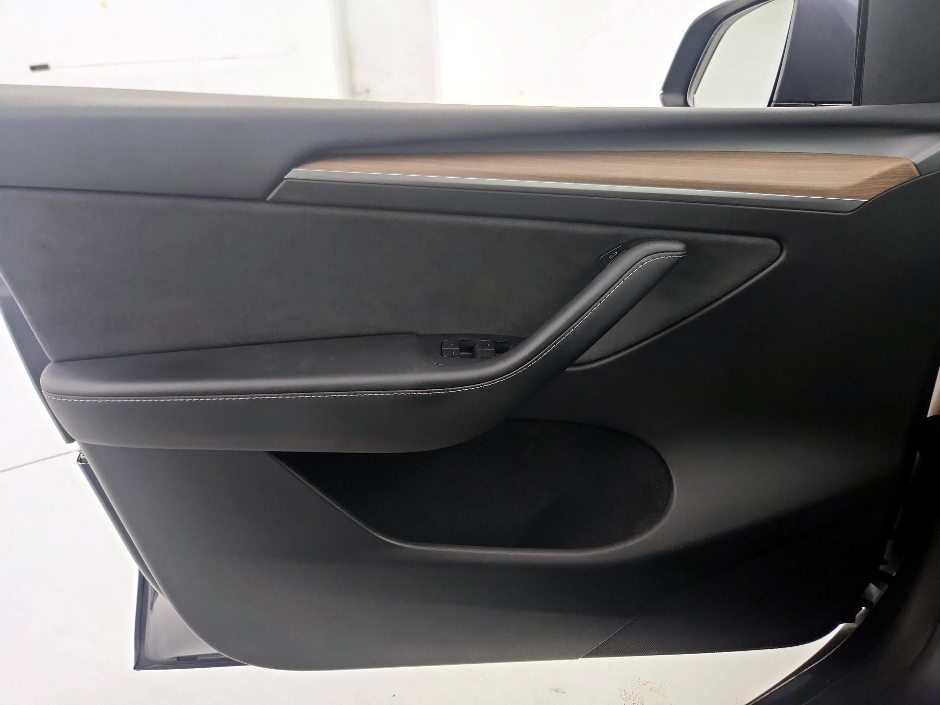 Thumbnail: 2023 Tesla Model Y - 12