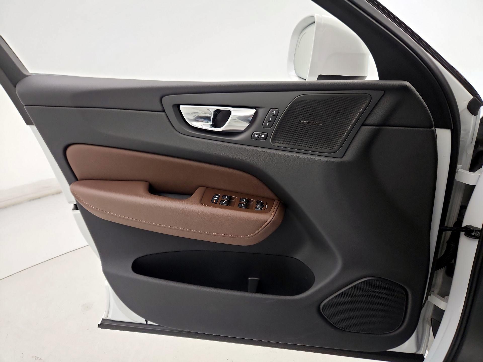 Thumbnail: 2020 Volvo XC60 - 12