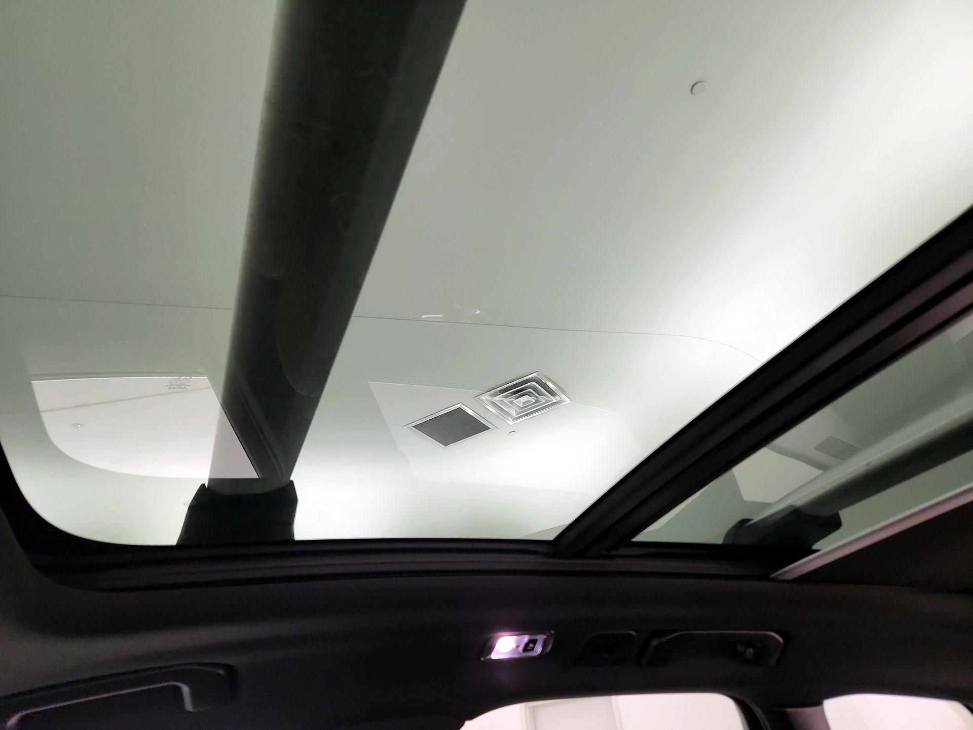 Thumbnail: 2020 Volvo XC60 - 18