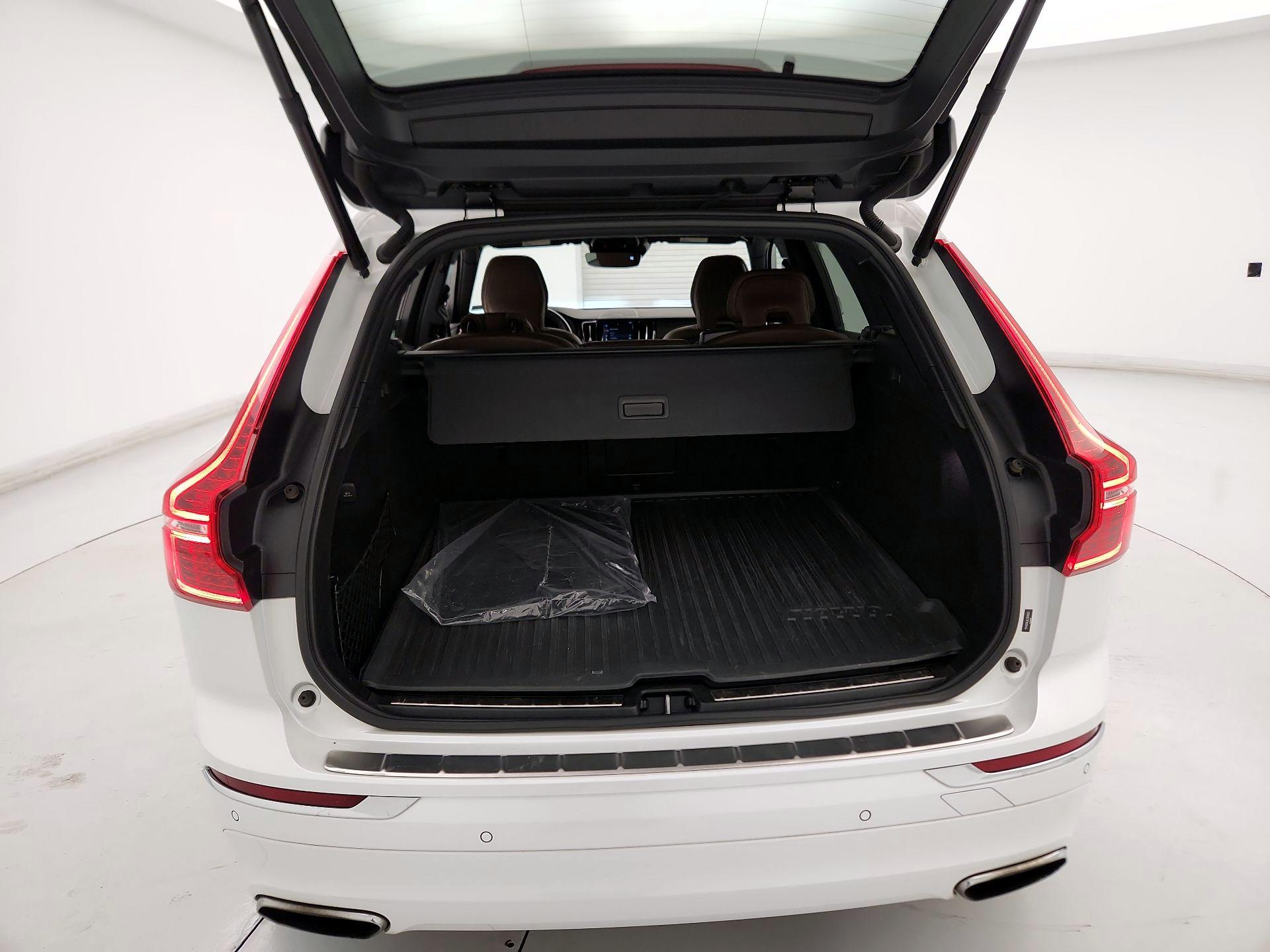 Thumbnail: 2020 Volvo XC60 - 20