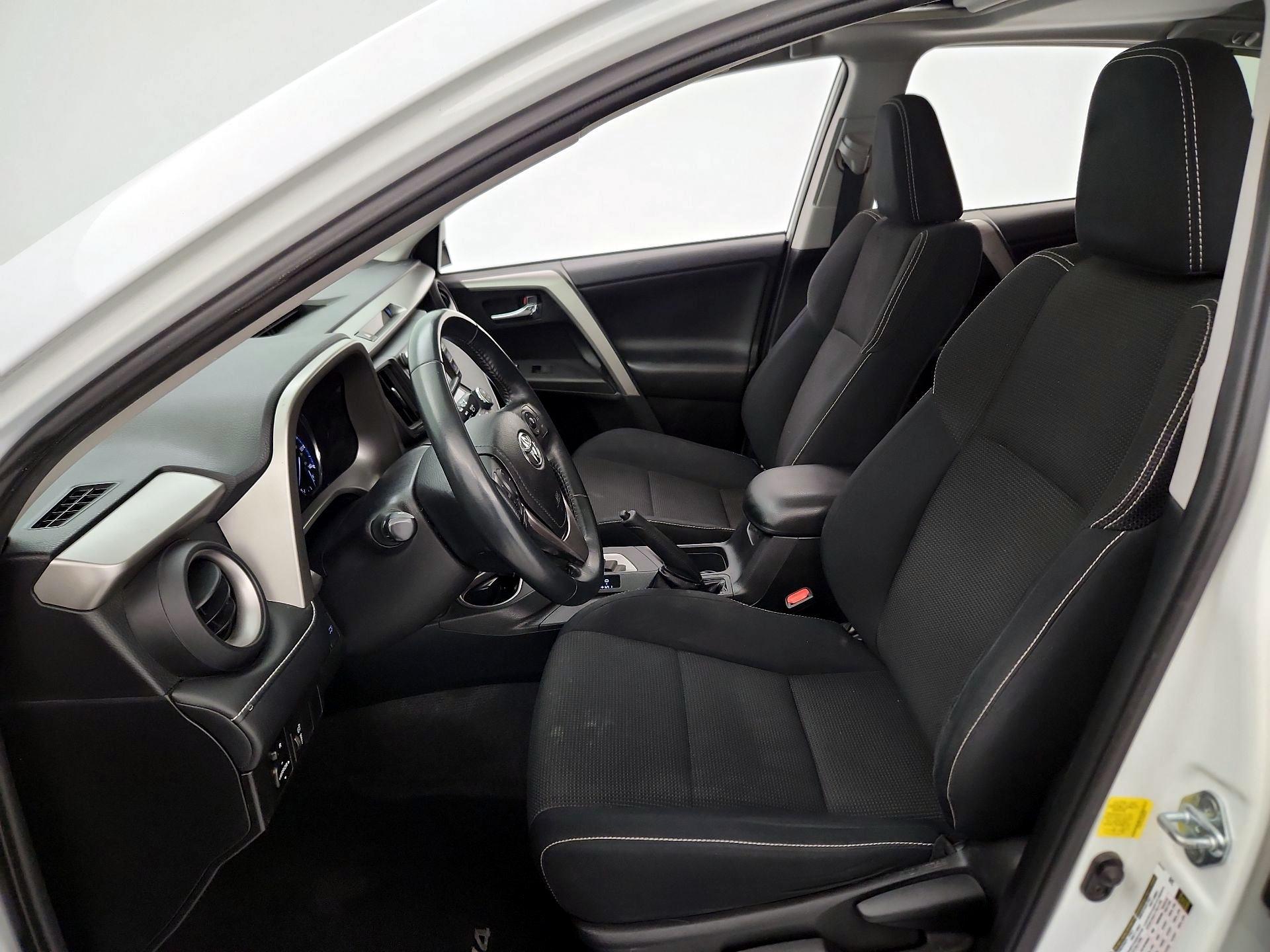 Thumbnail: 2016 Toyota RAV4 - 11