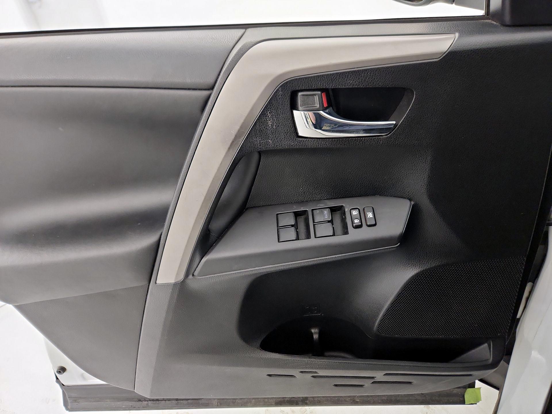 Thumbnail: 2016 Toyota RAV4 - 12