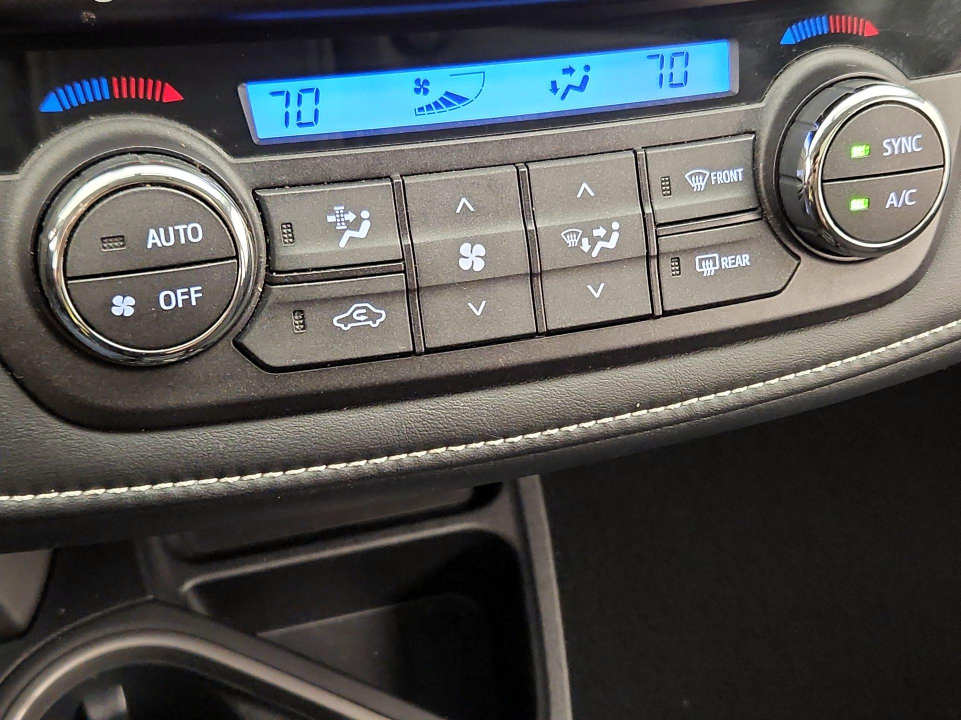 Thumbnail: 2016 Toyota RAV4 - 16