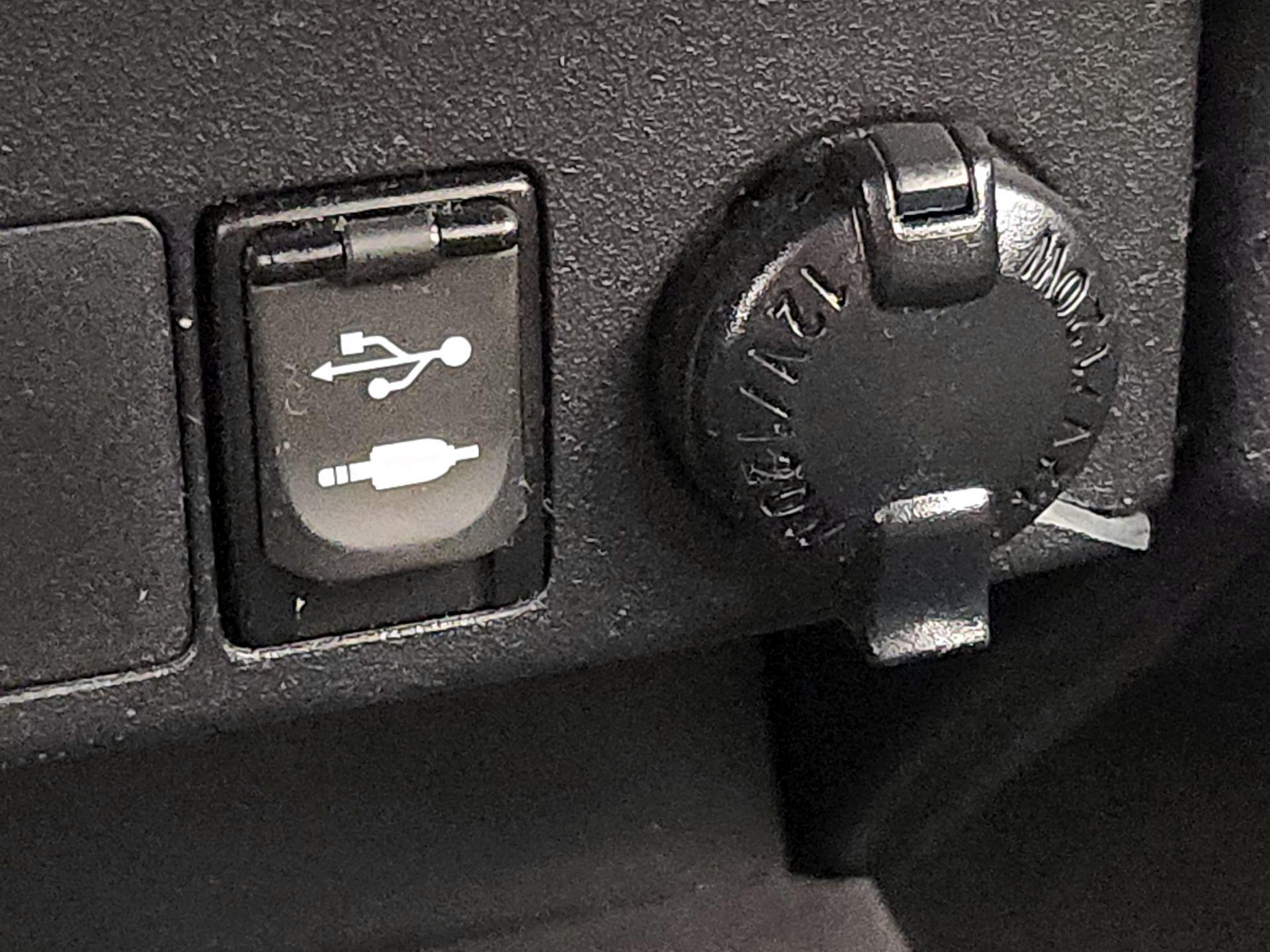 Thumbnail: 2016 Toyota RAV4 - 18