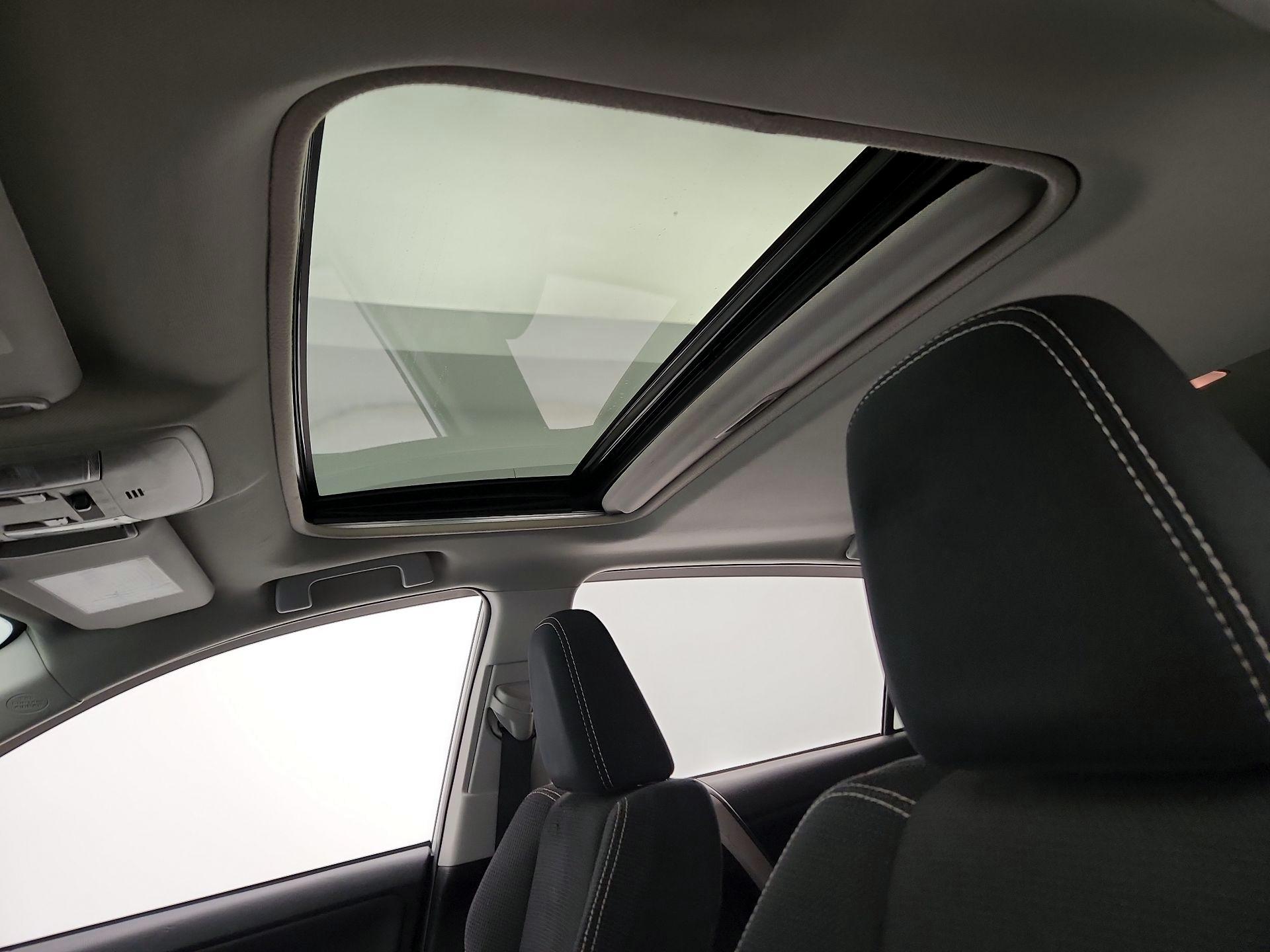 Thumbnail: 2016 Toyota RAV4 - 19