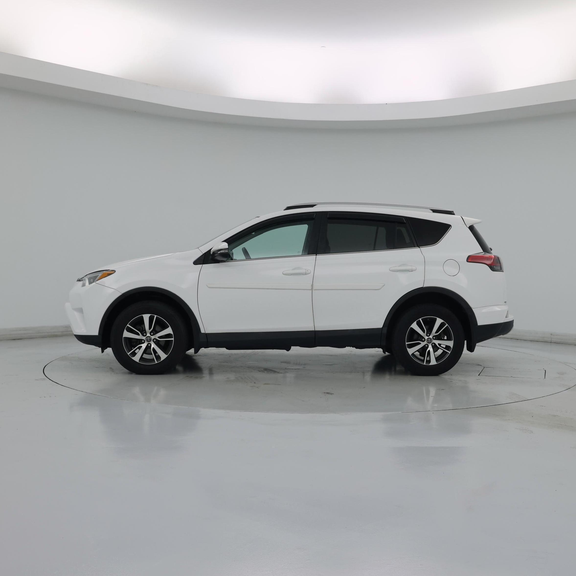 Thumbnail: 2016 Toyota RAV4 - 3