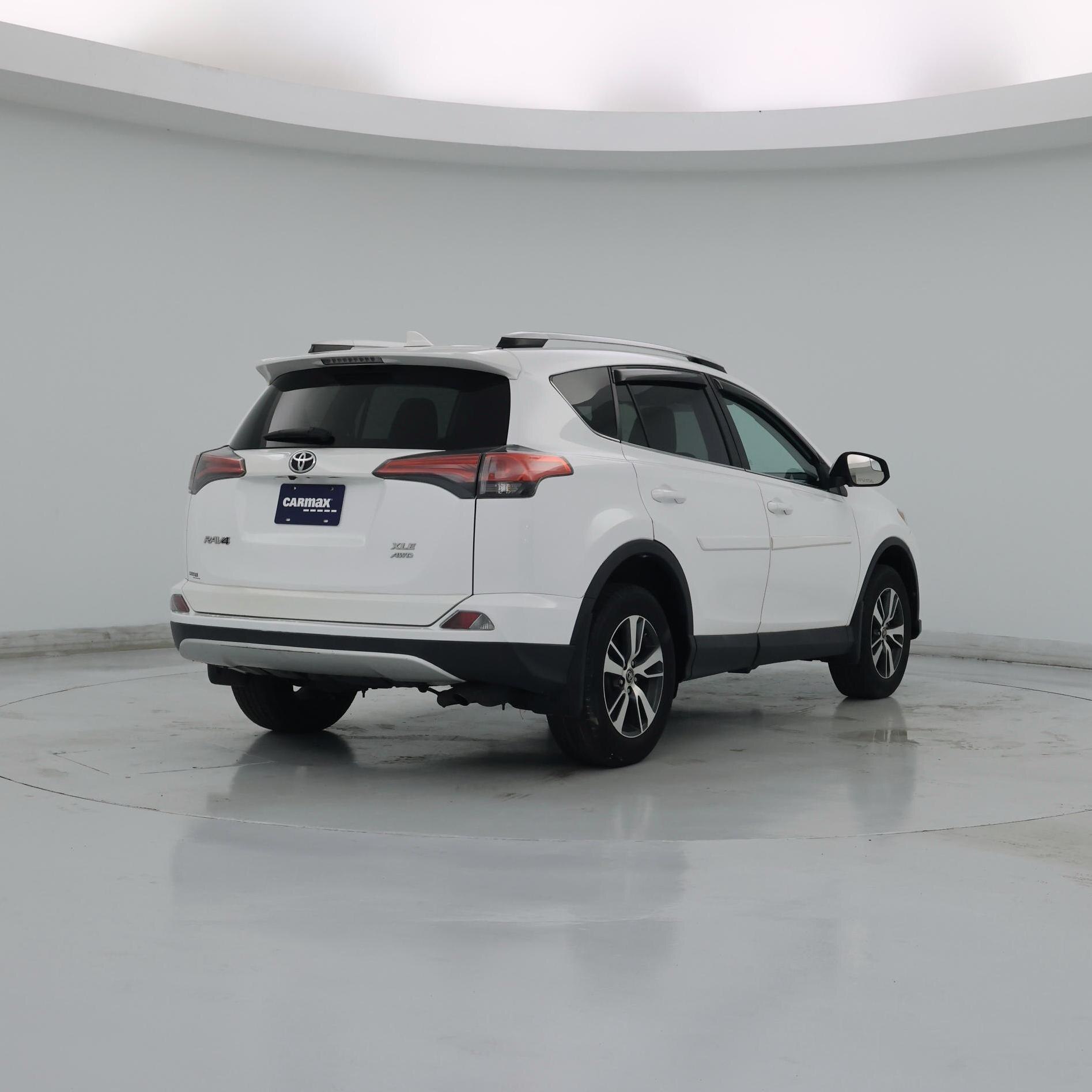 Thumbnail: 2016 Toyota RAV4 - 8
