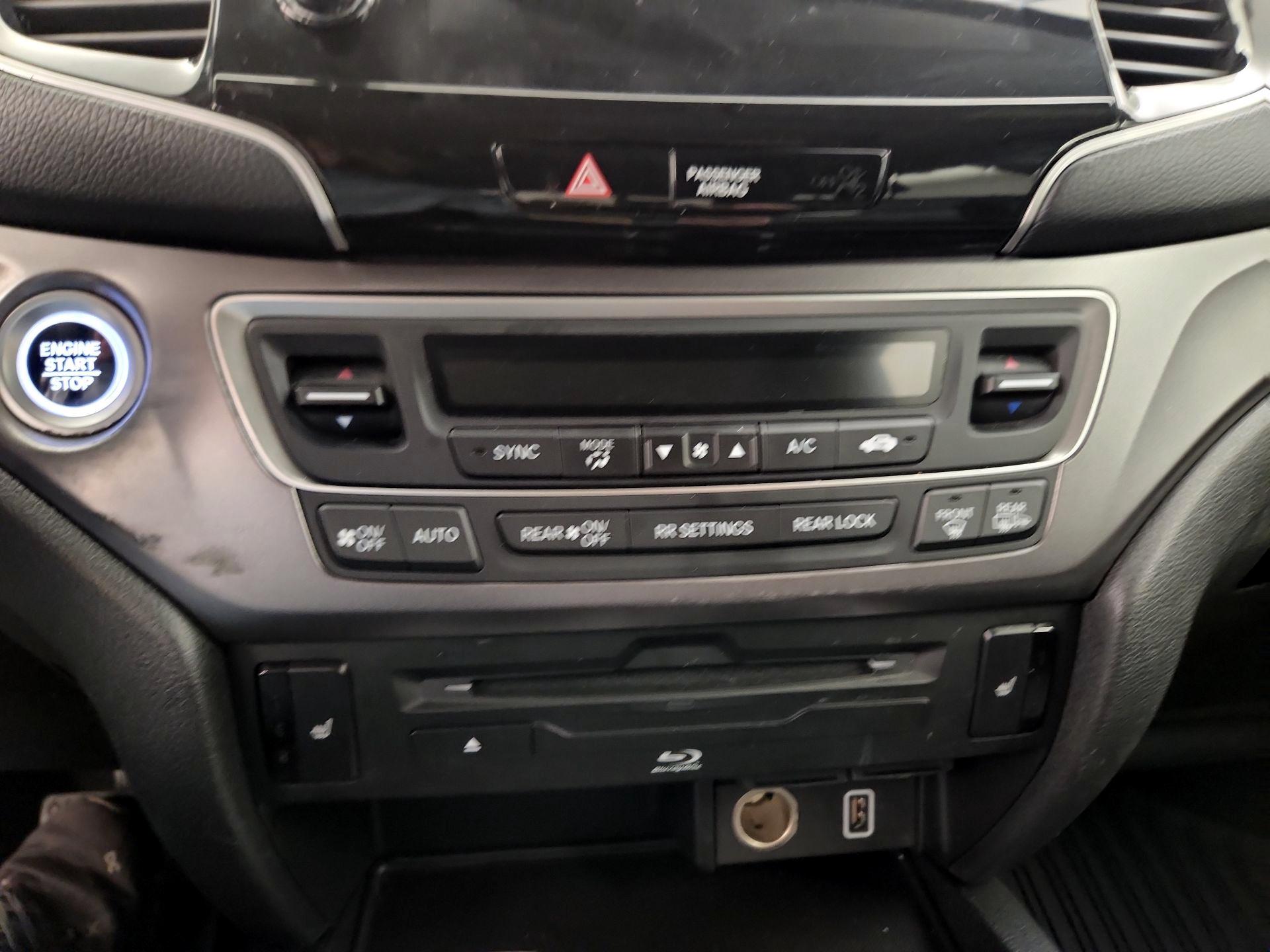 Thumbnail: 2019 Honda Pilot - 17