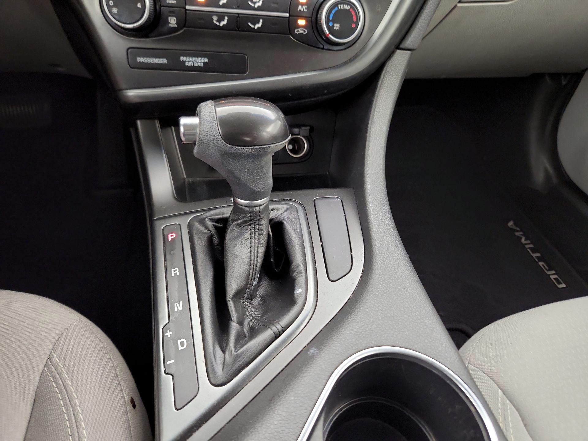 Thumbnail: 2015 Kia Optima - 16