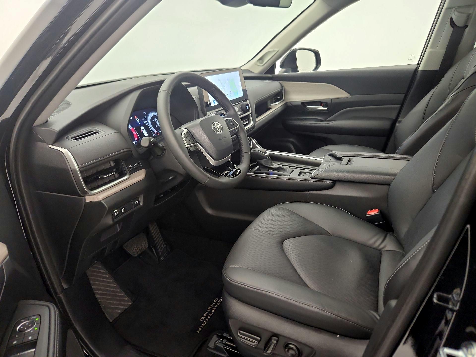 Thumbnail: 2025 Toyota Grand Highlander - 11