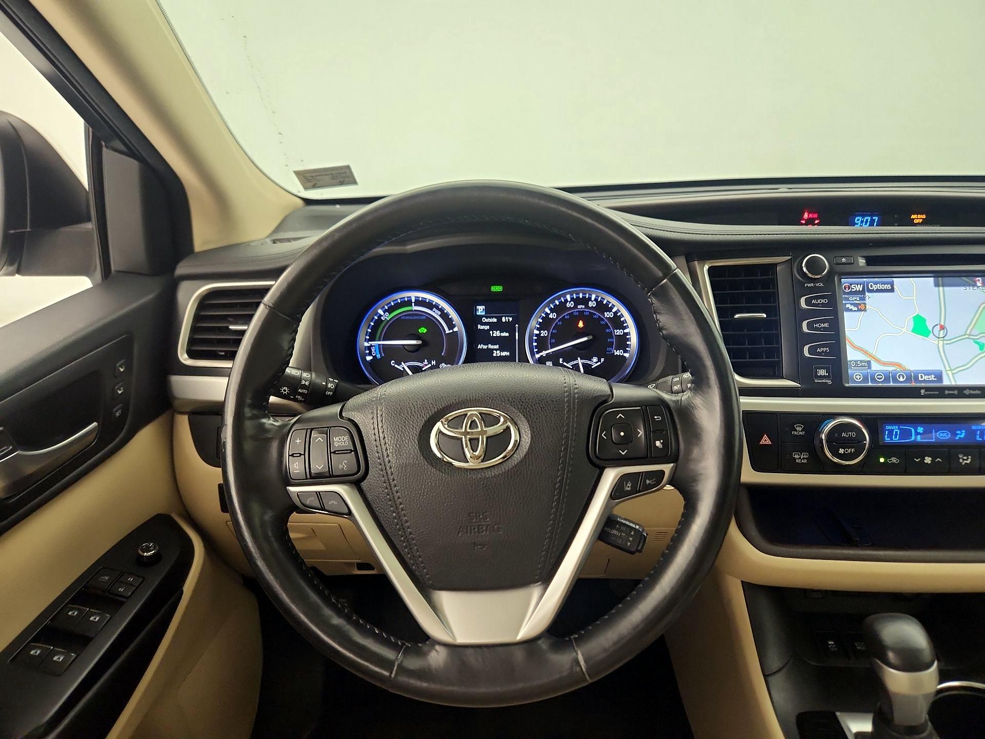 Thumbnail: 2017 Toyota Highlander - 10
