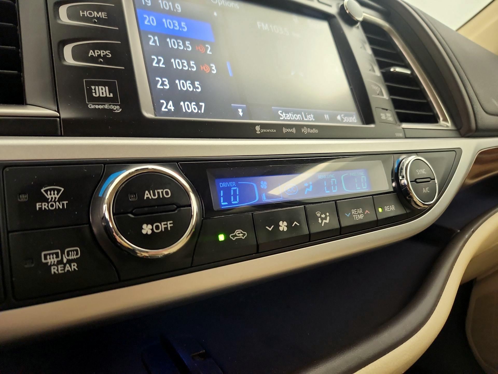 Thumbnail: 2017 Toyota Highlander - 17