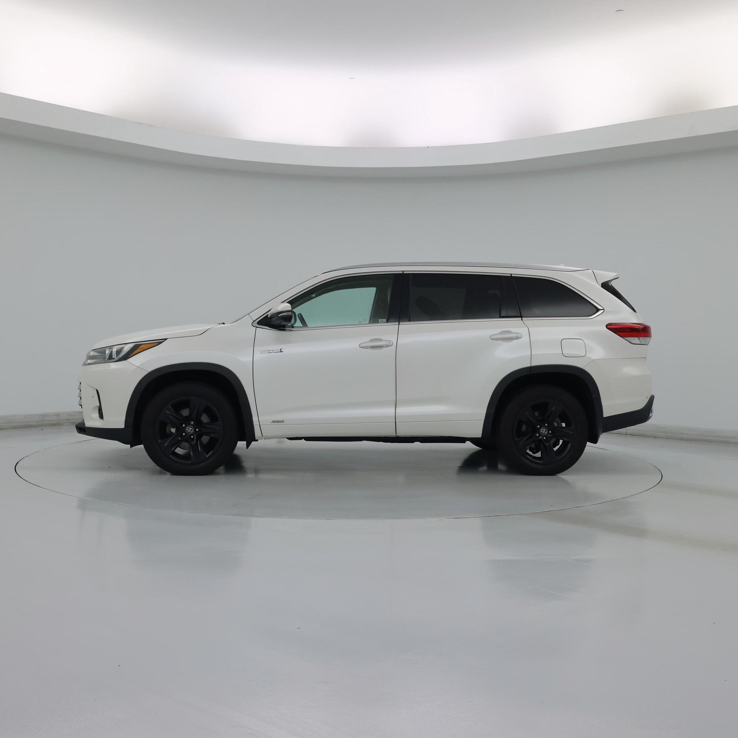 Thumbnail: 2017 Toyota Highlander - 3