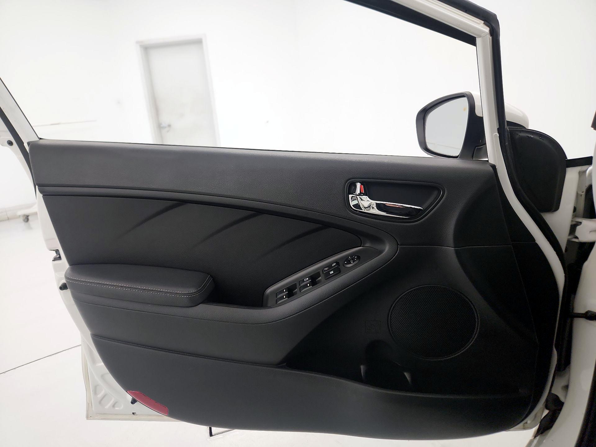 Thumbnail: 2018 Kia Forte - 12