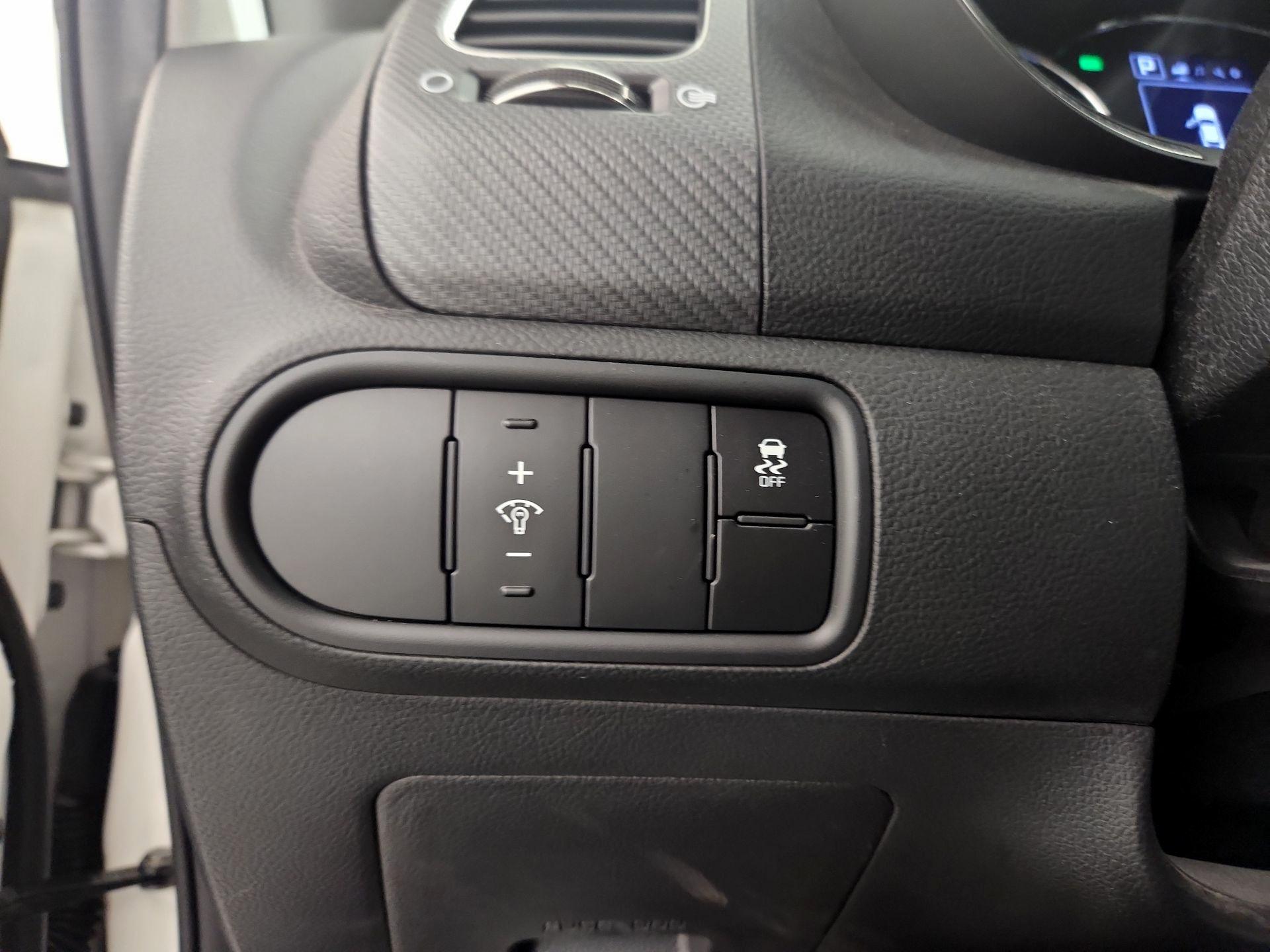 Thumbnail: 2018 Kia Forte - 13