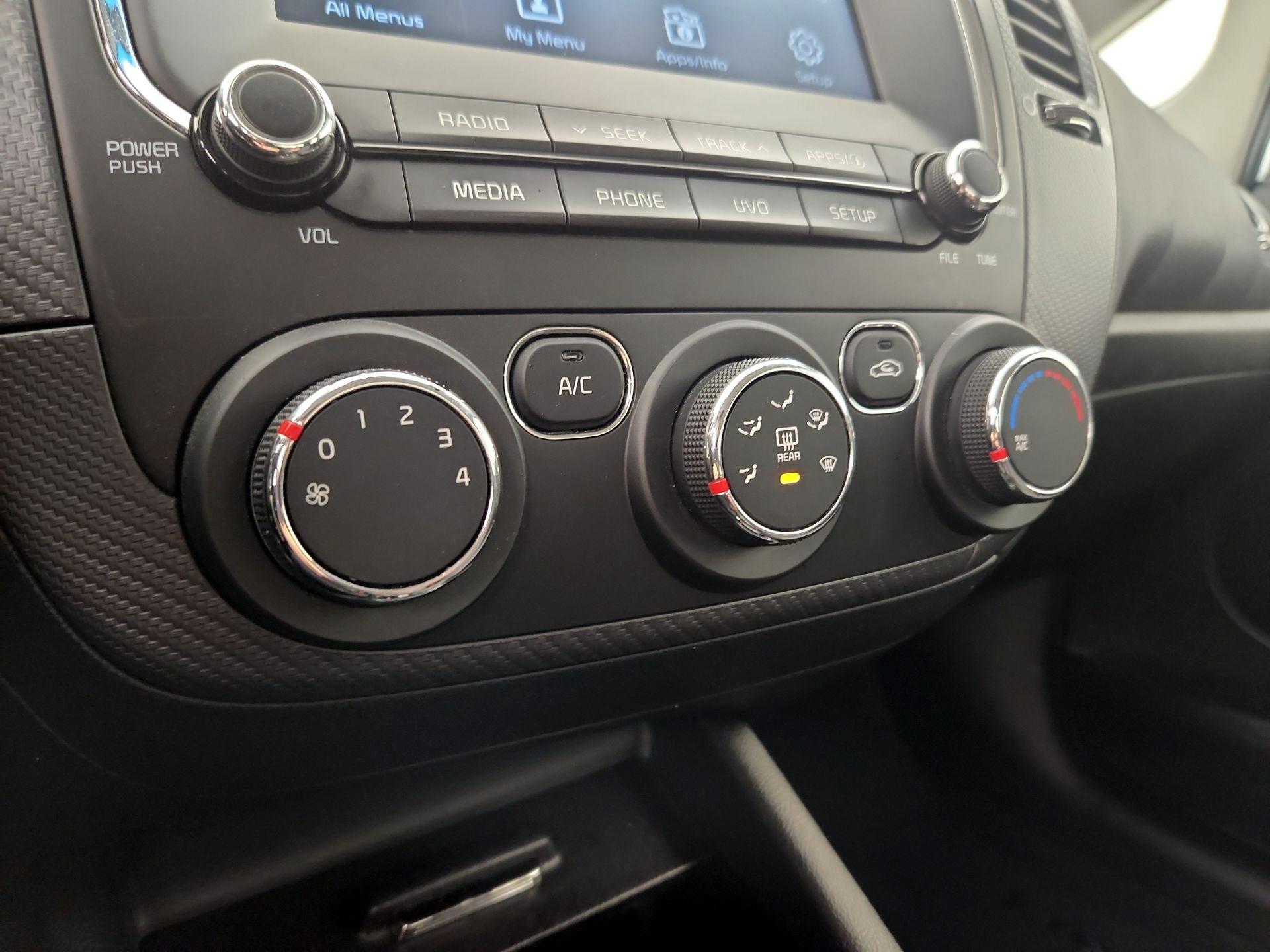 Thumbnail: 2018 Kia Forte - 16