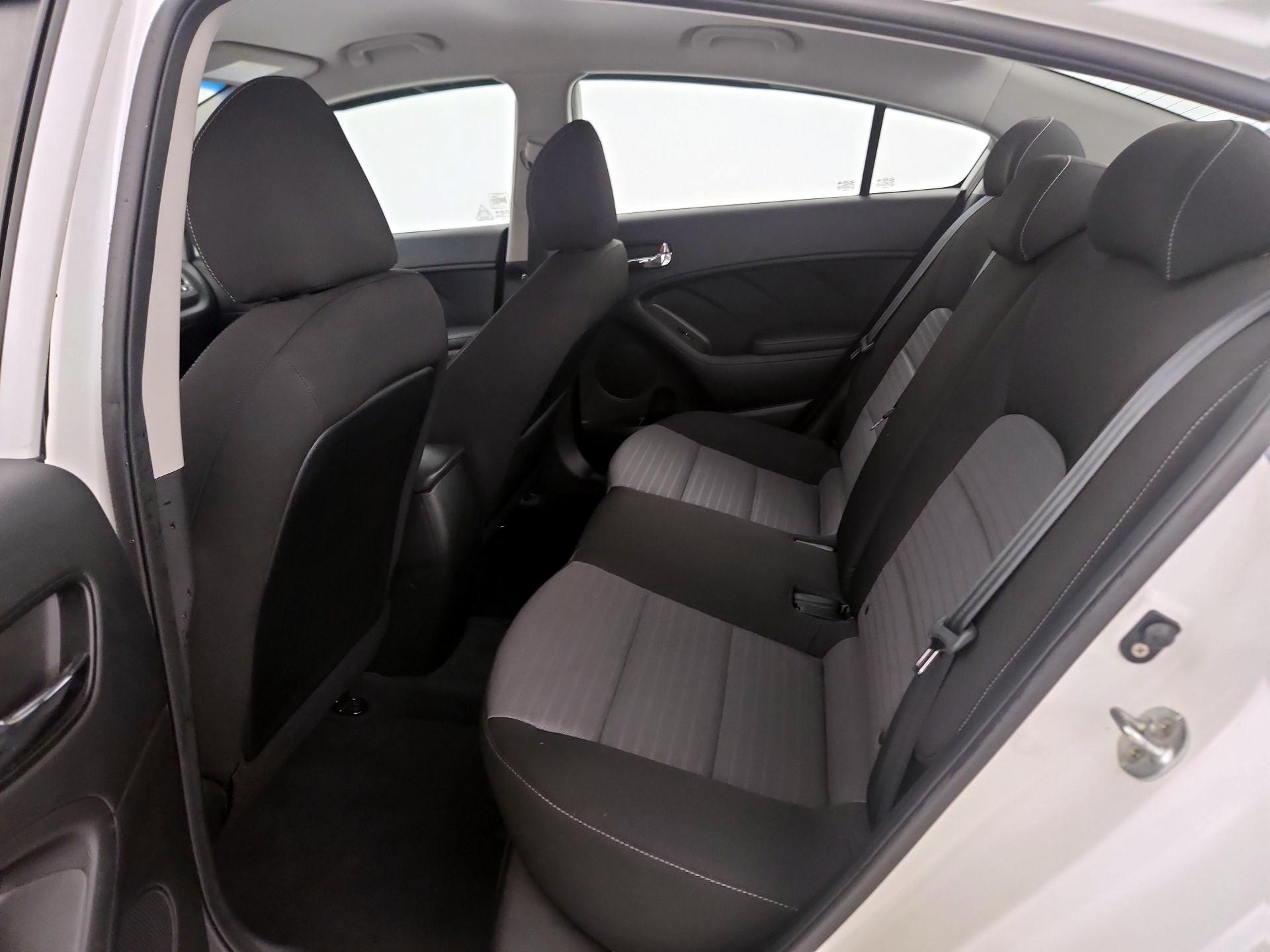 Thumbnail: 2018 Kia Forte - 19