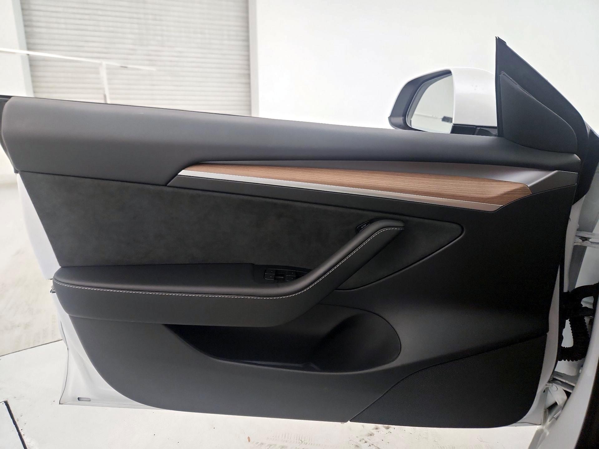 Thumbnail: 2023 Tesla Model 3 - 12