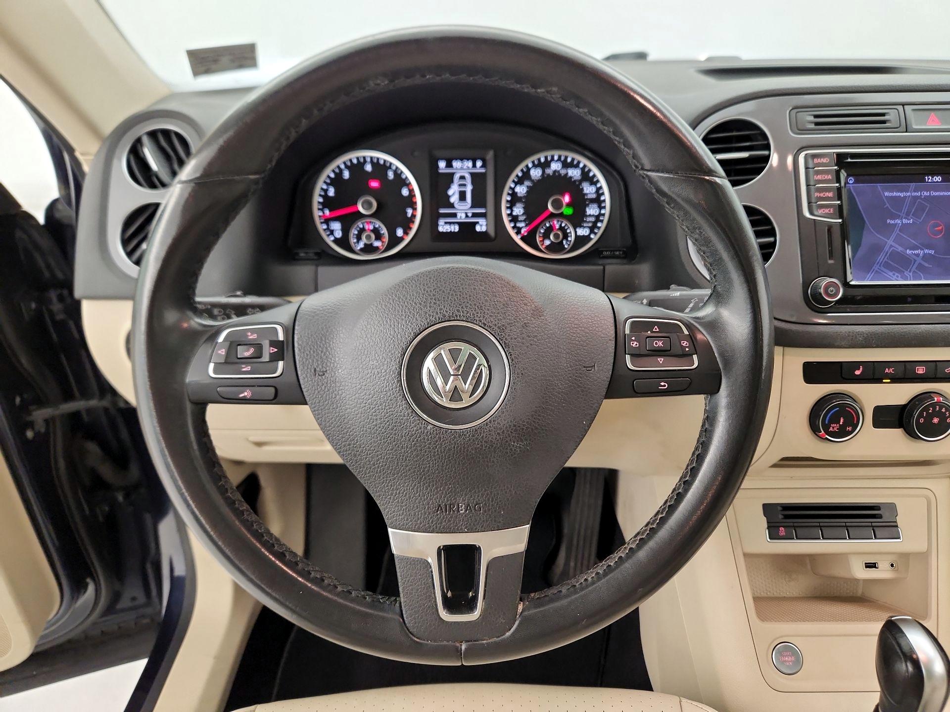 Thumbnail: 2016 Volkswagen Tiguan - 10
