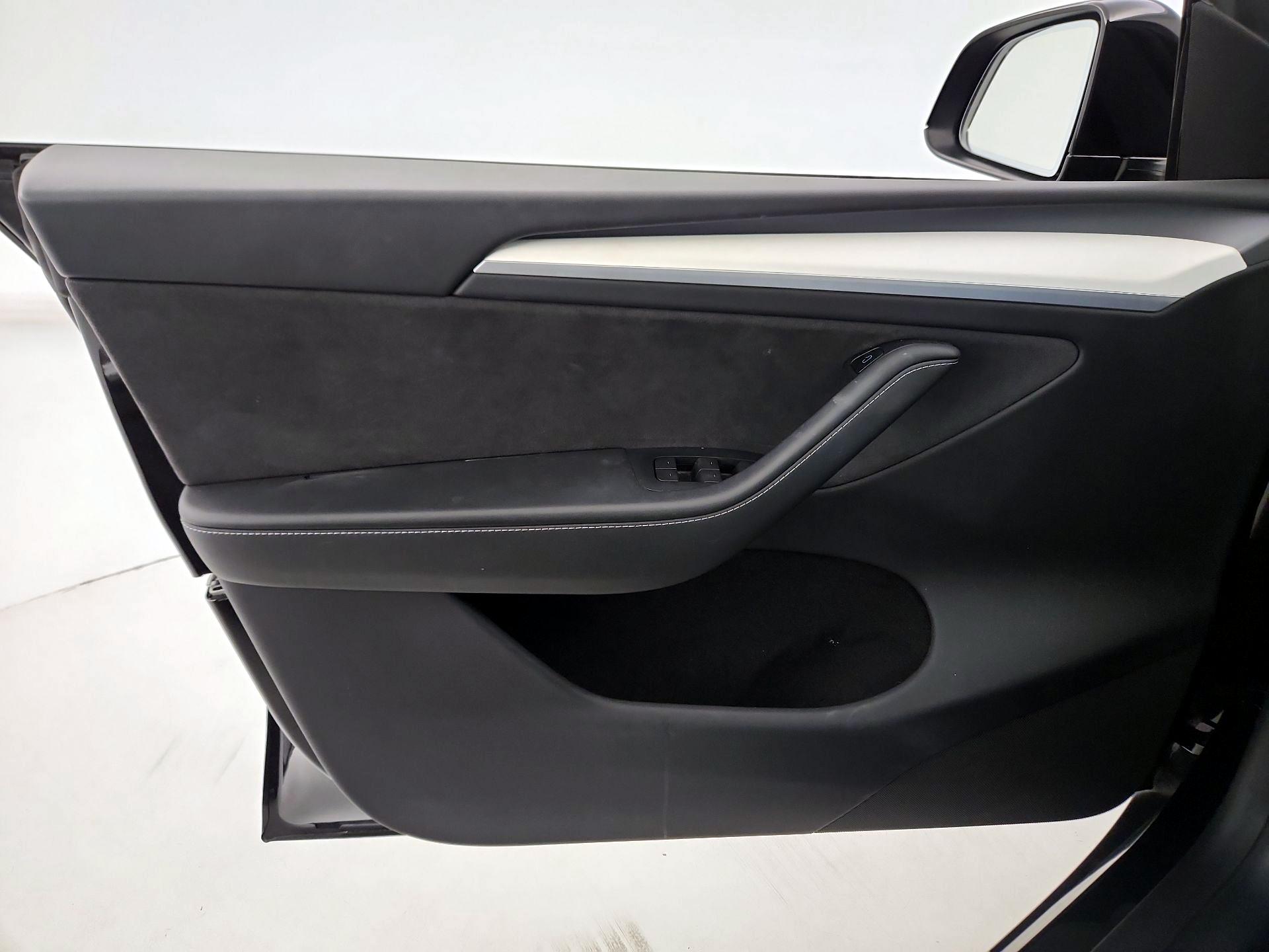 Thumbnail: 2023 Tesla Model Y - 12