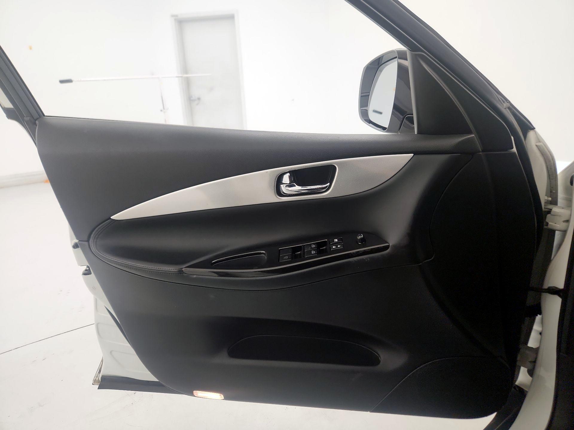 Thumbnail: 2017 INFINITI QX50 - 12