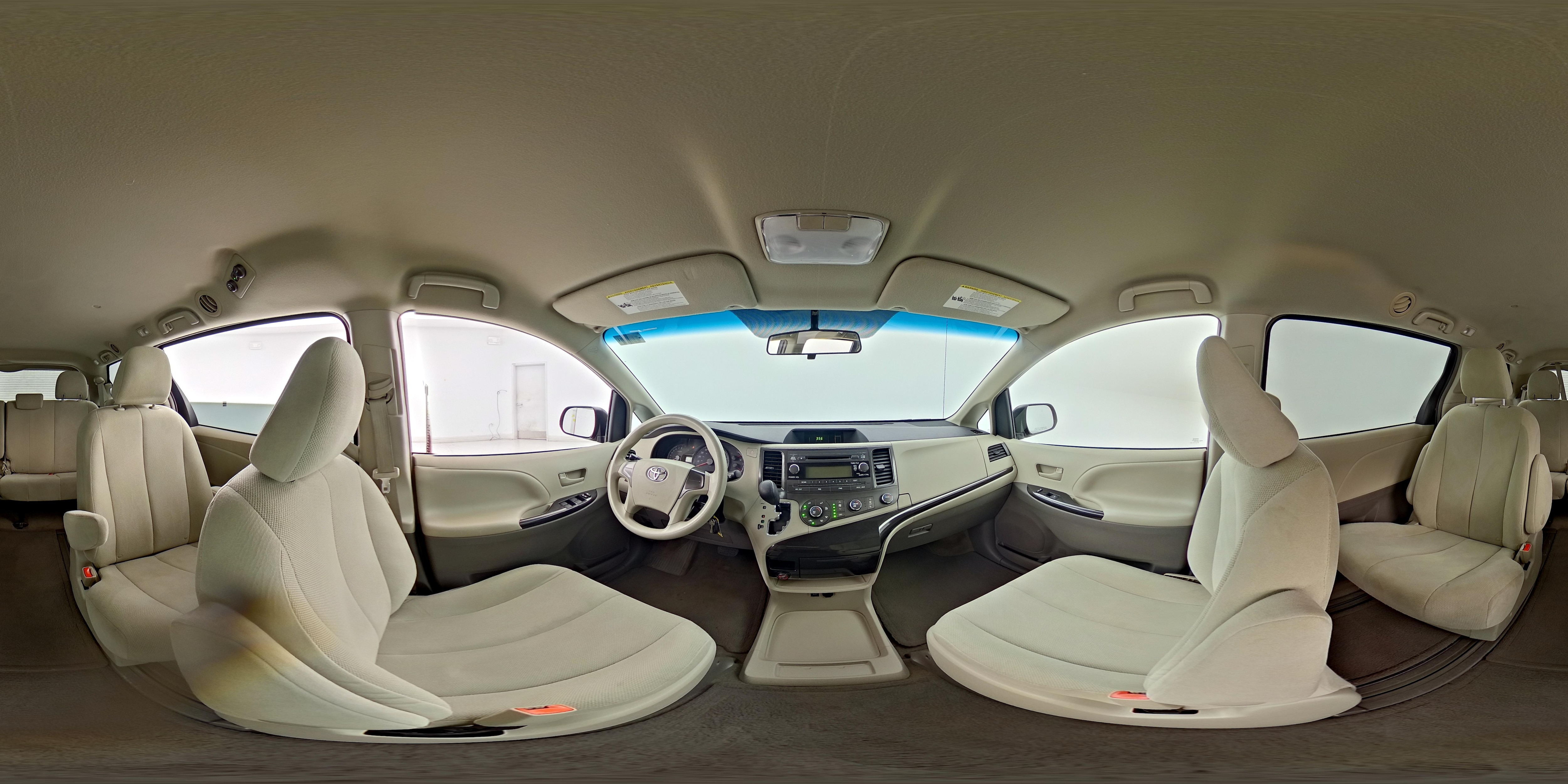 2014 Toyota Sienna L - Photo 25