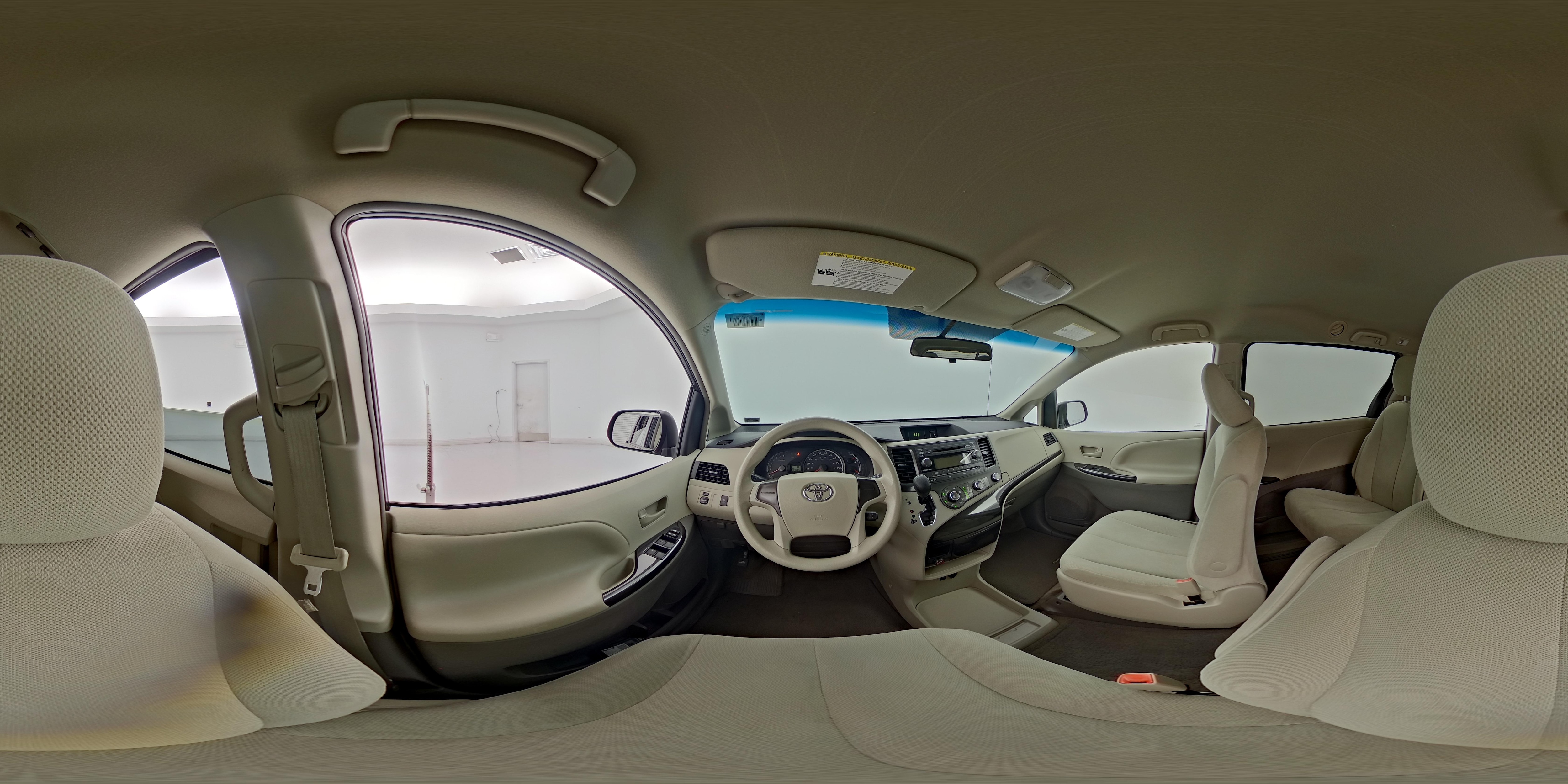 2014 Toyota Sienna L - Photo 27