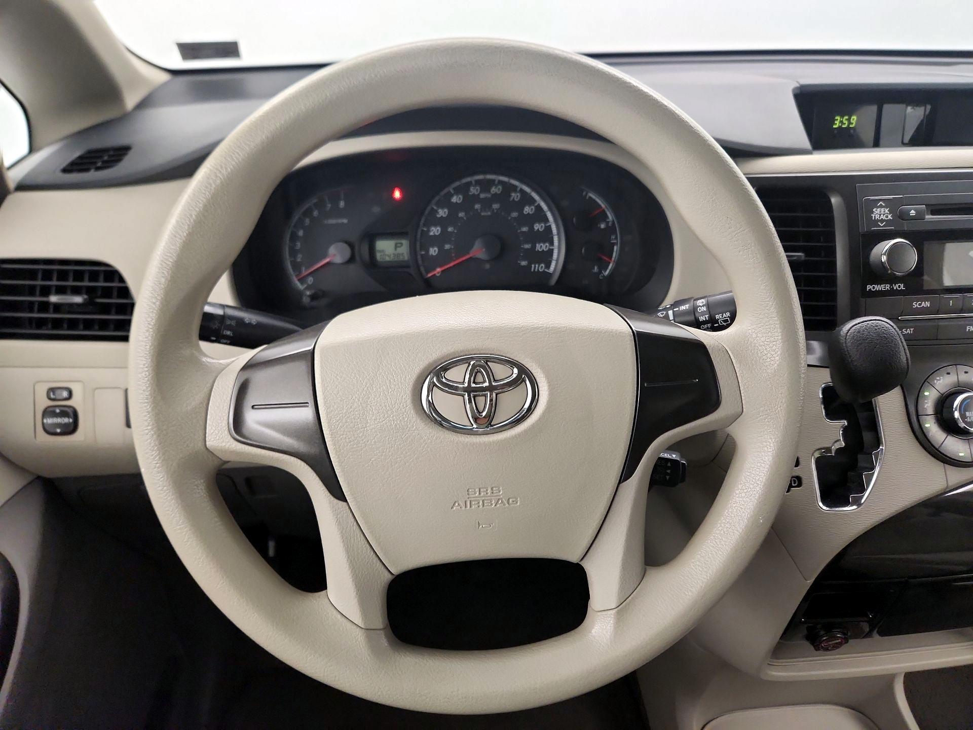 Thumbnail: 2014 Toyota Sienna - 10
