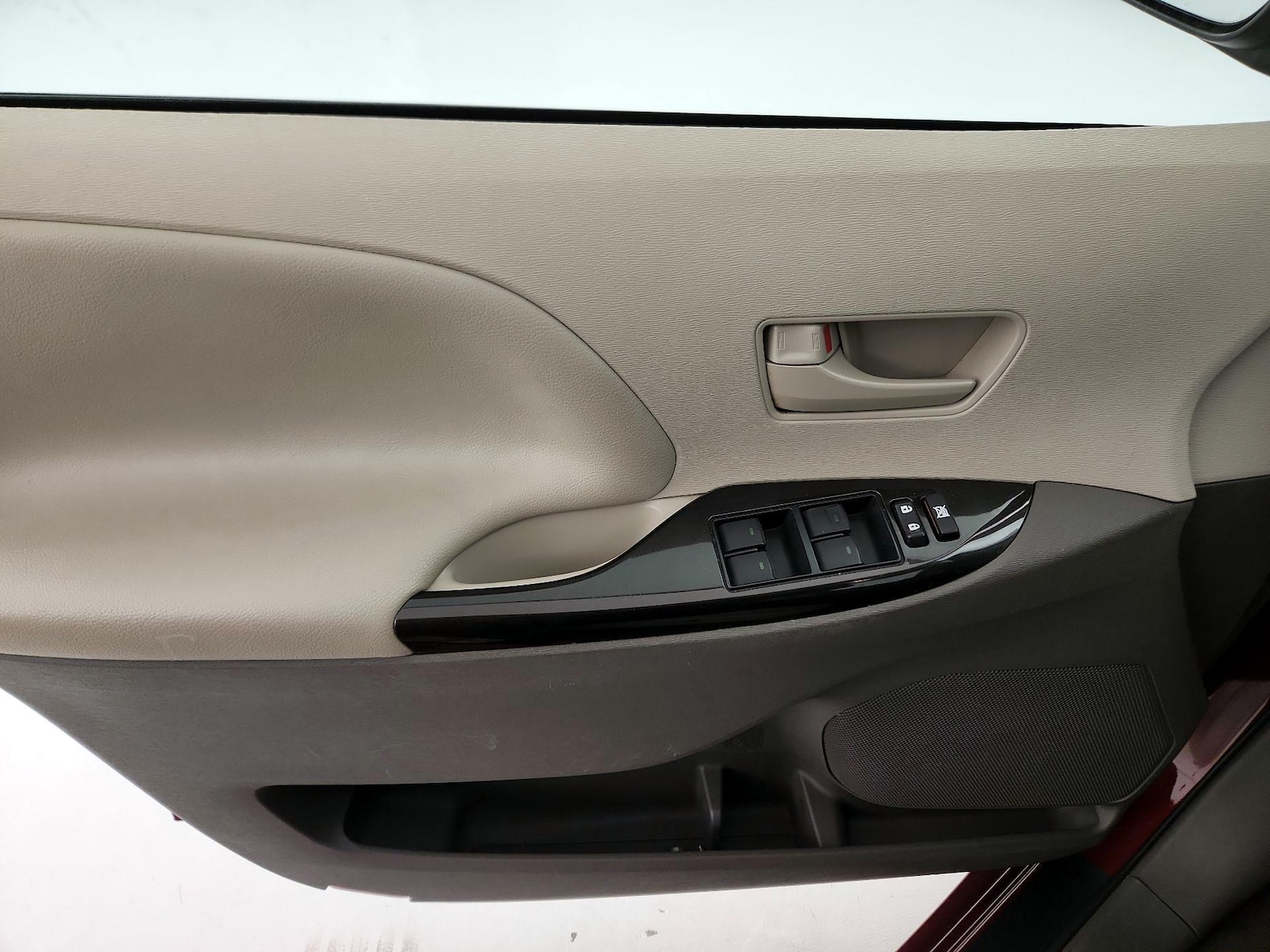 2014 Toyota Sienna L - Photo 13