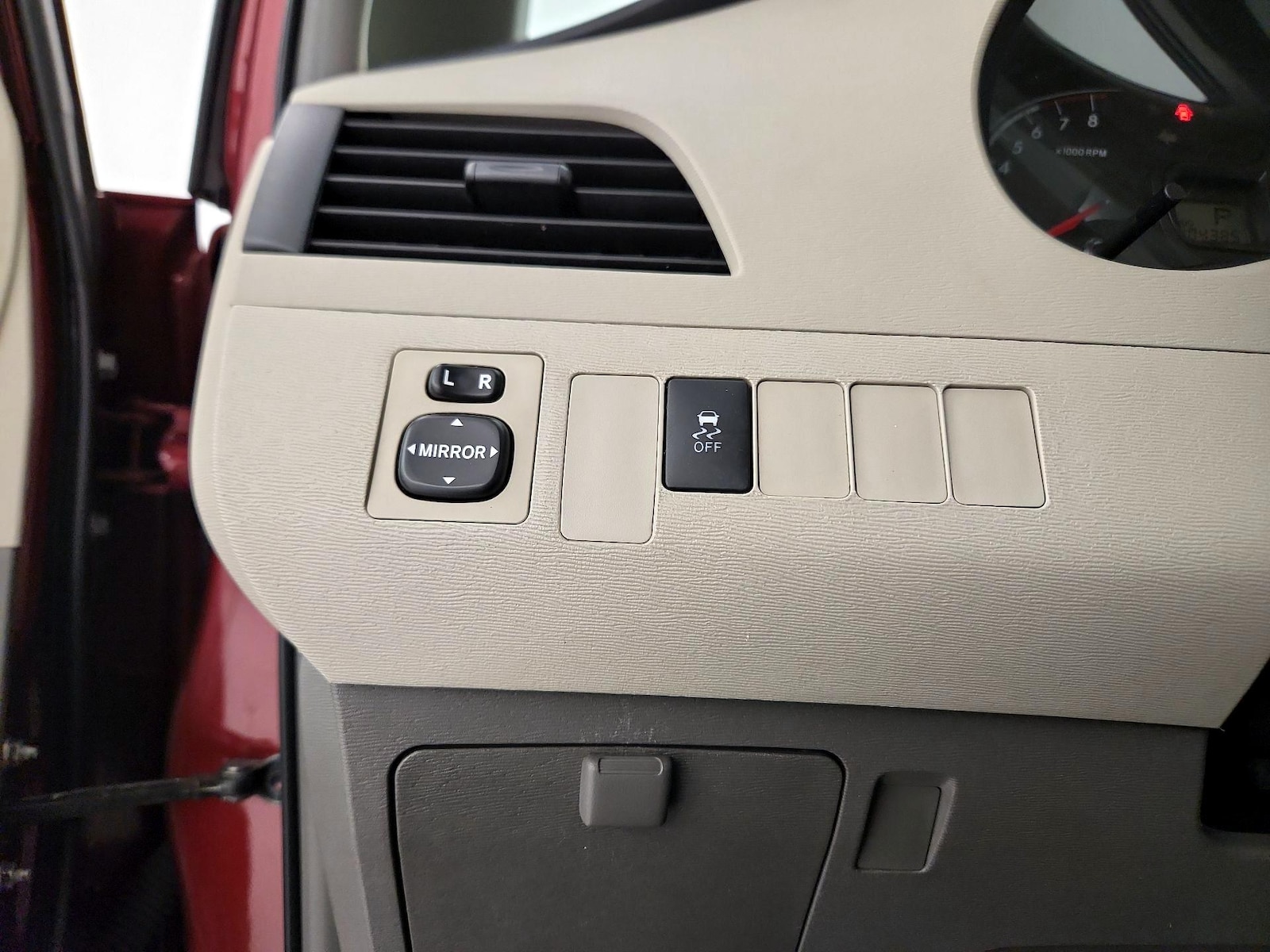 2014 Toyota Sienna L - Photo 14