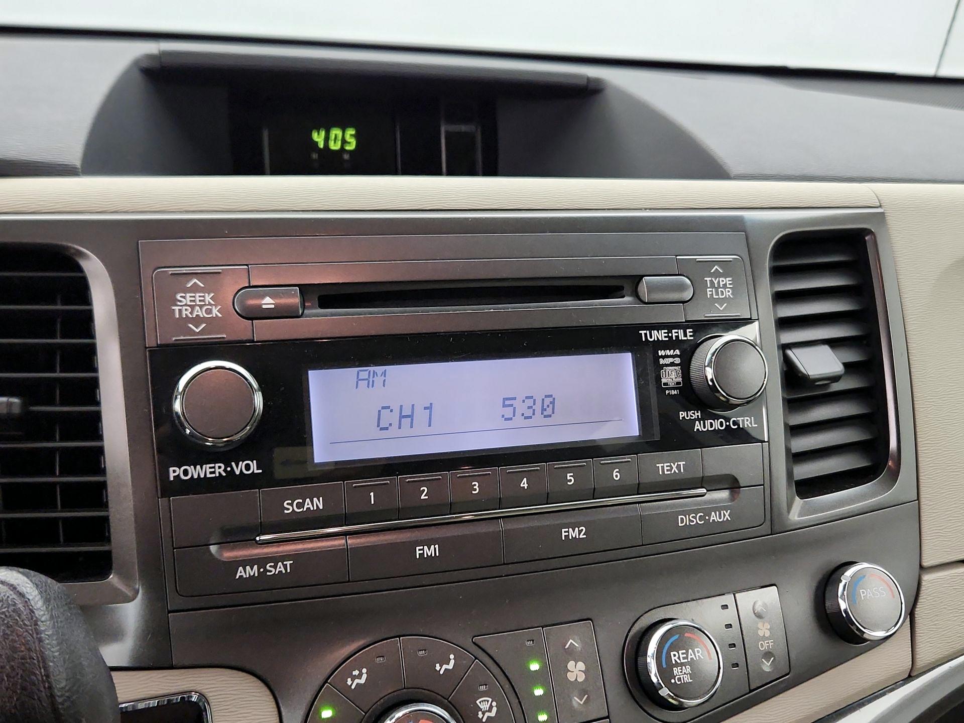 Thumbnail: 2014 Toyota Sienna - 14