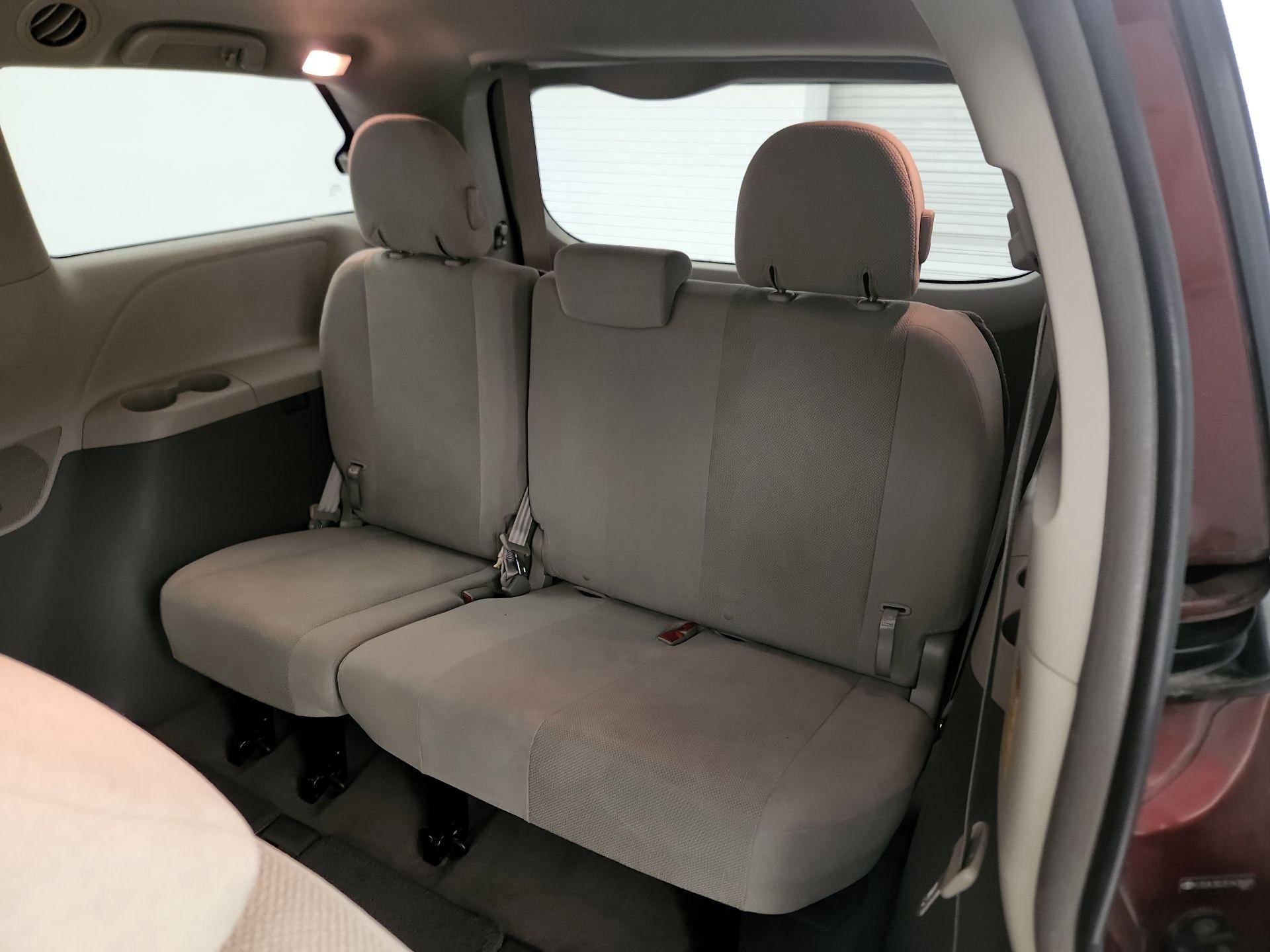 Thumbnail: 2014 Toyota Sienna - 19