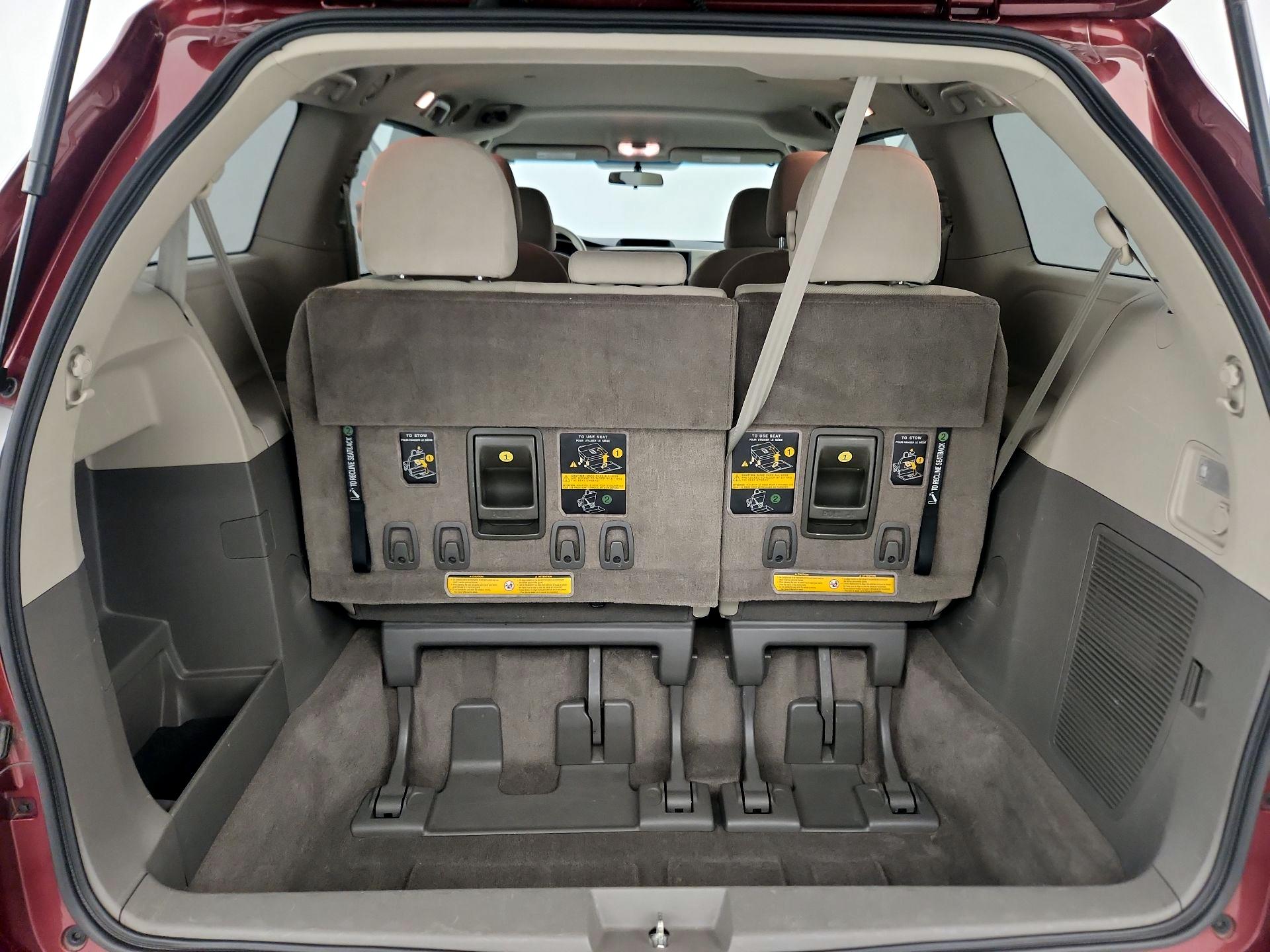 Thumbnail: 2014 Toyota Sienna - 20