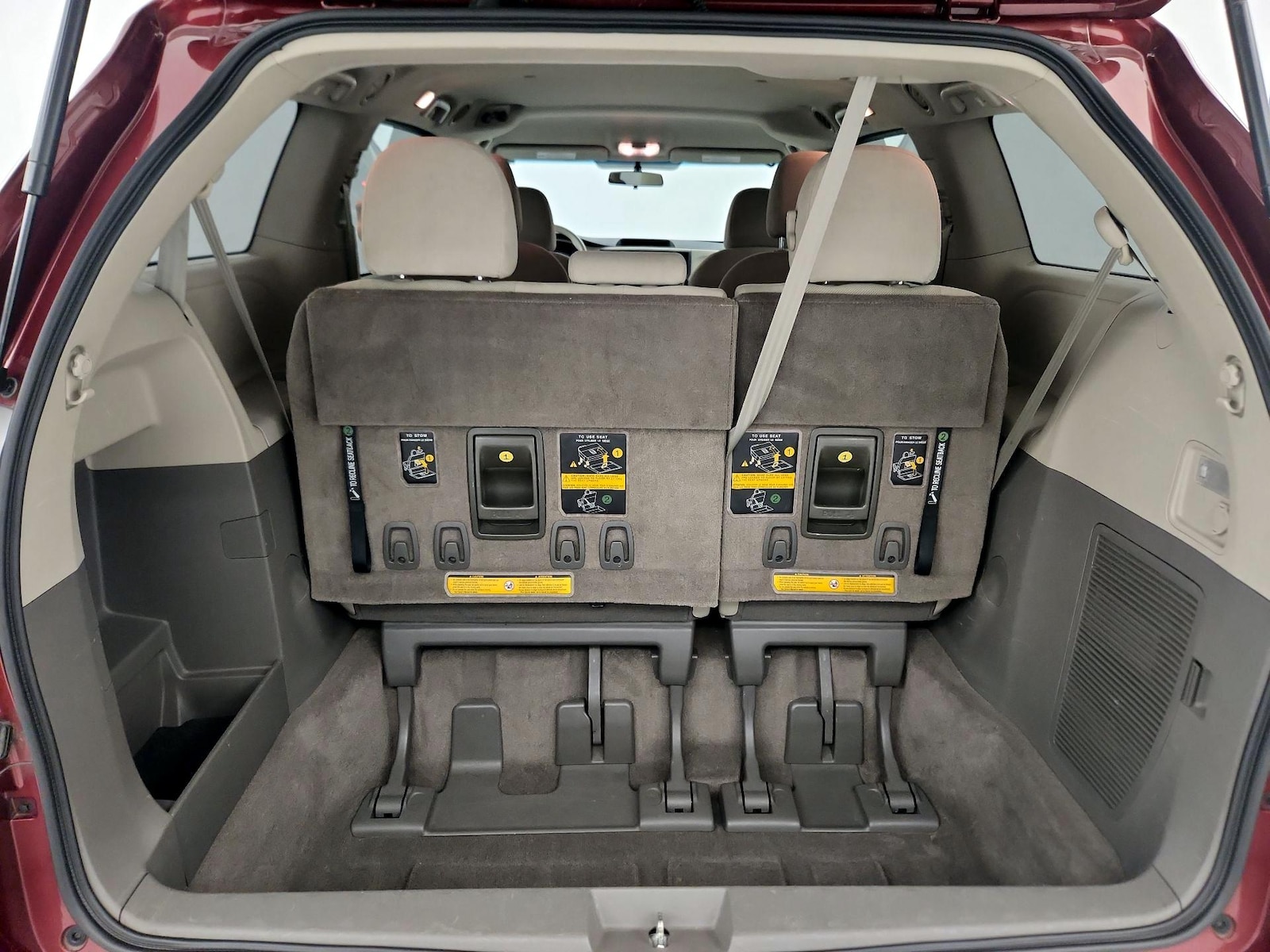 2014 Toyota Sienna L - Photo 21