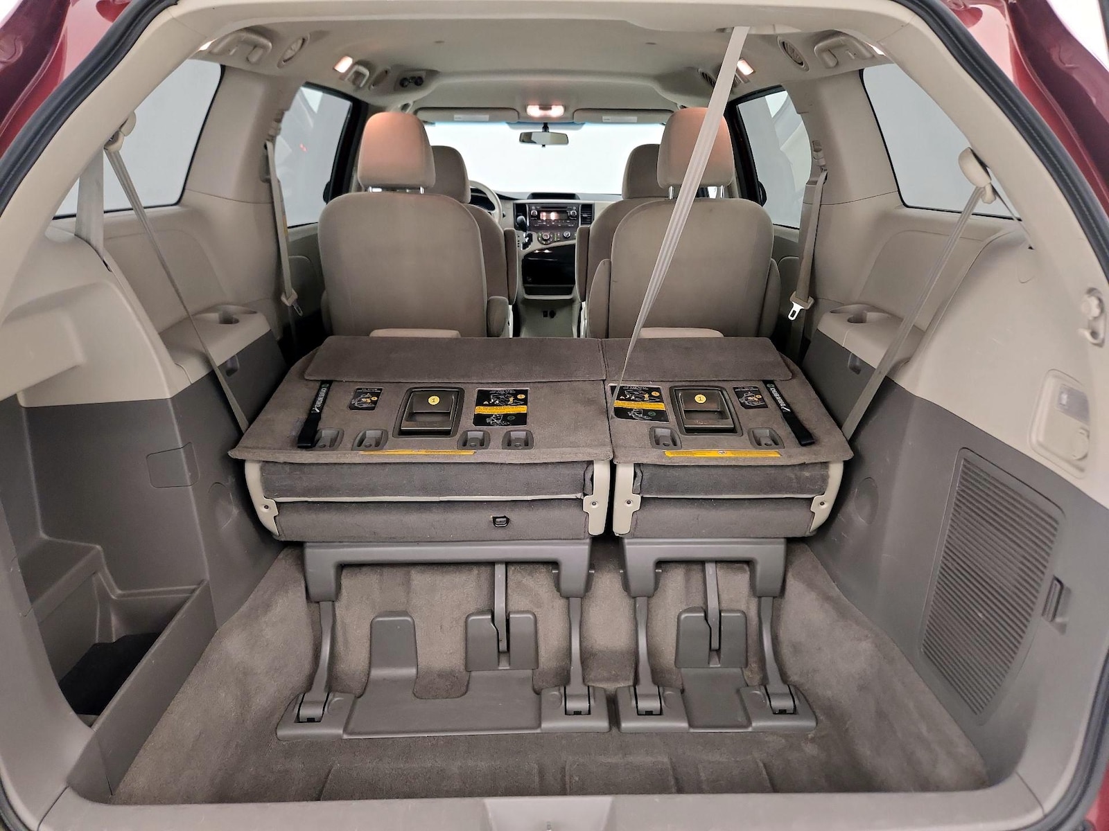 2014 Toyota Sienna L - Photo 22