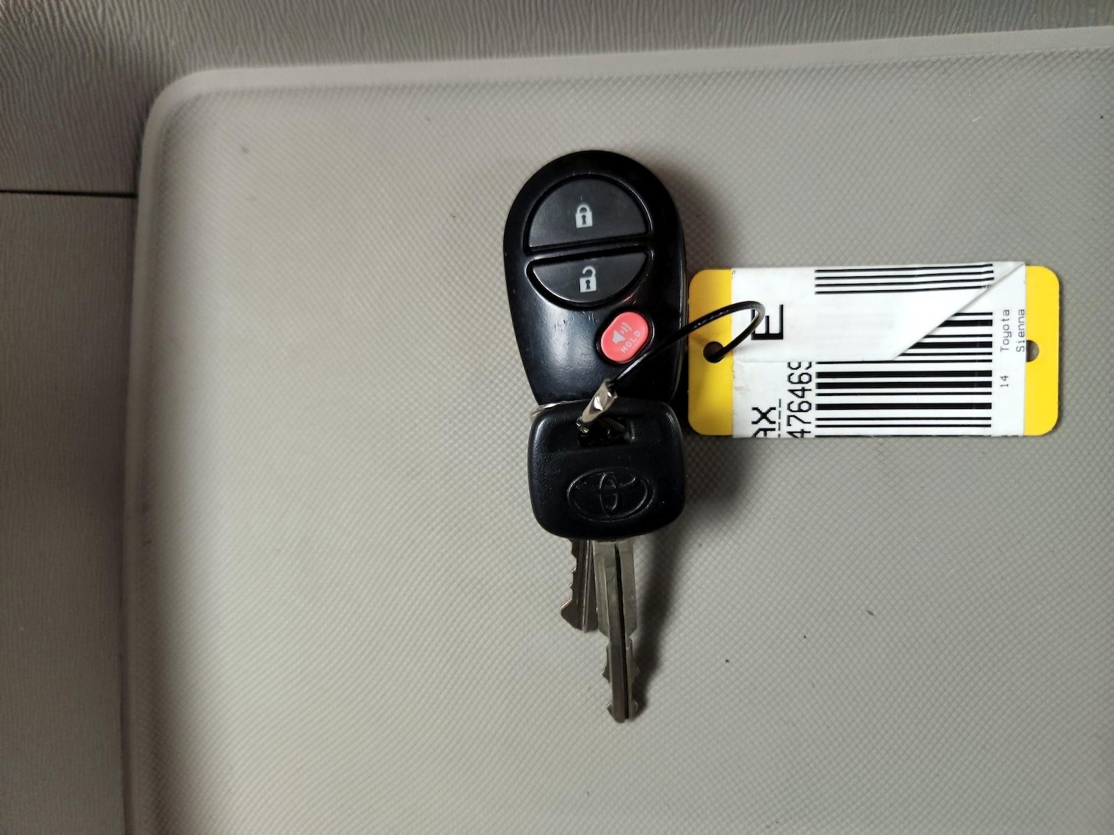 2014 Toyota Sienna L - Photo 24