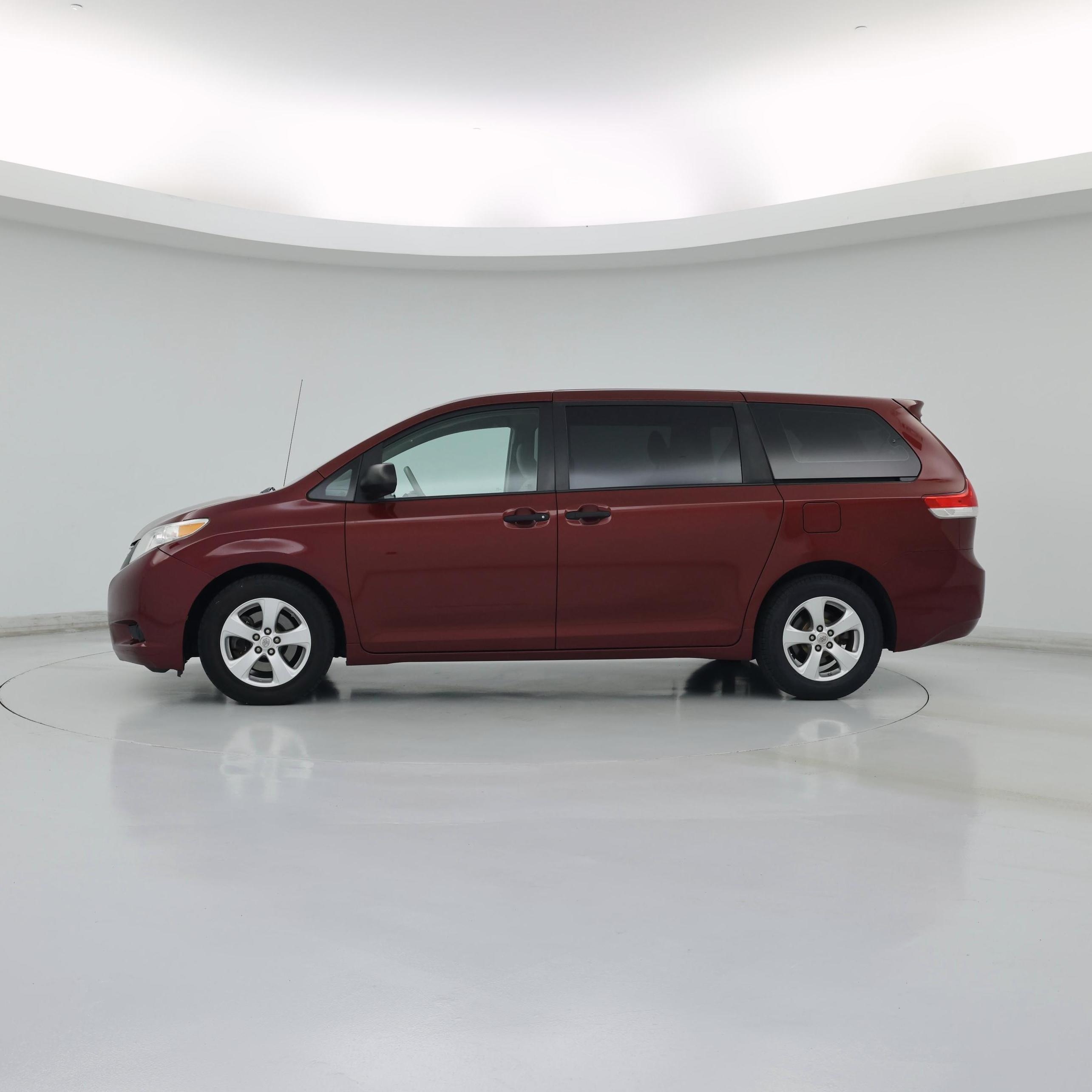 Thumbnail: 2014 Toyota Sienna - 3