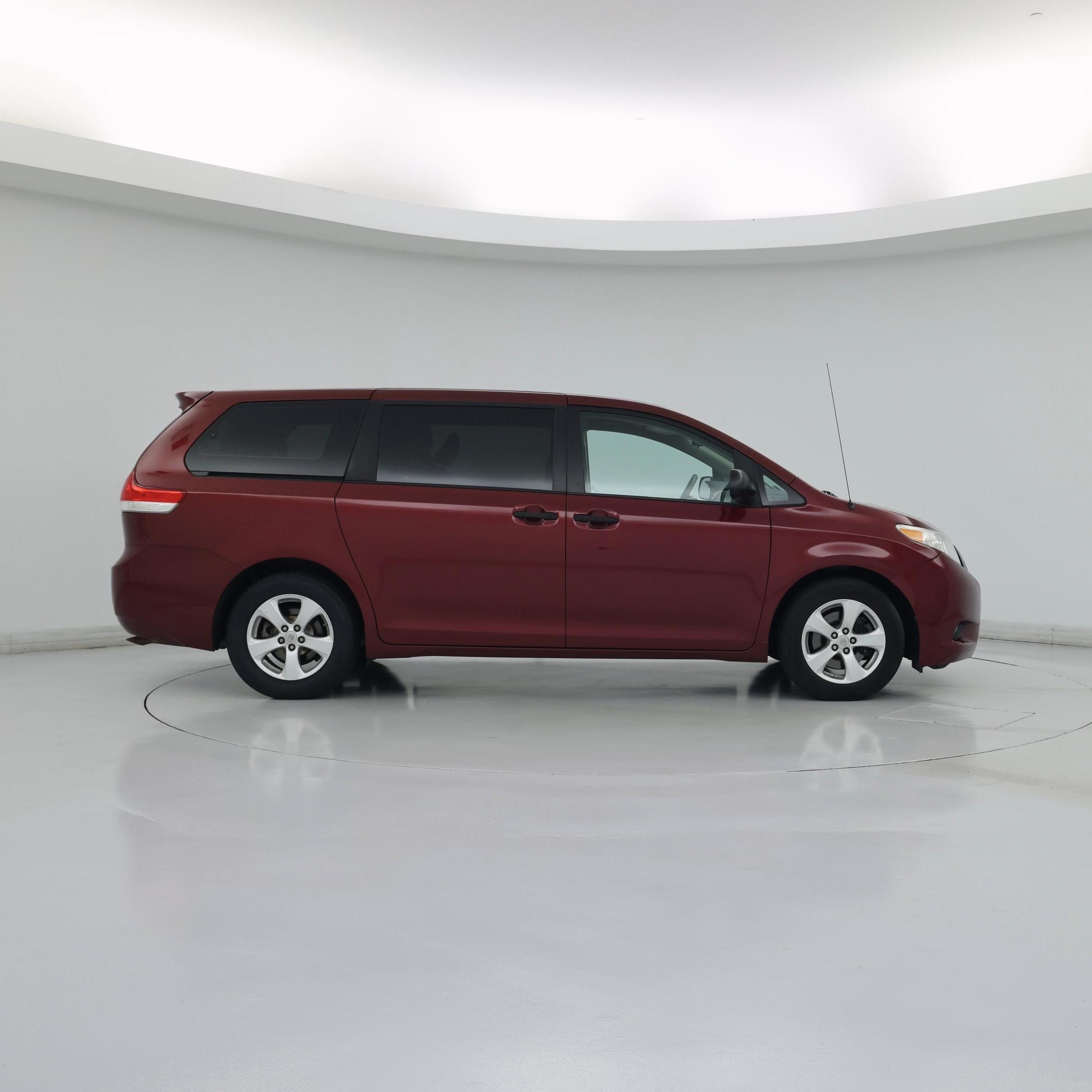 Thumbnail: 2014 Toyota Sienna - 7