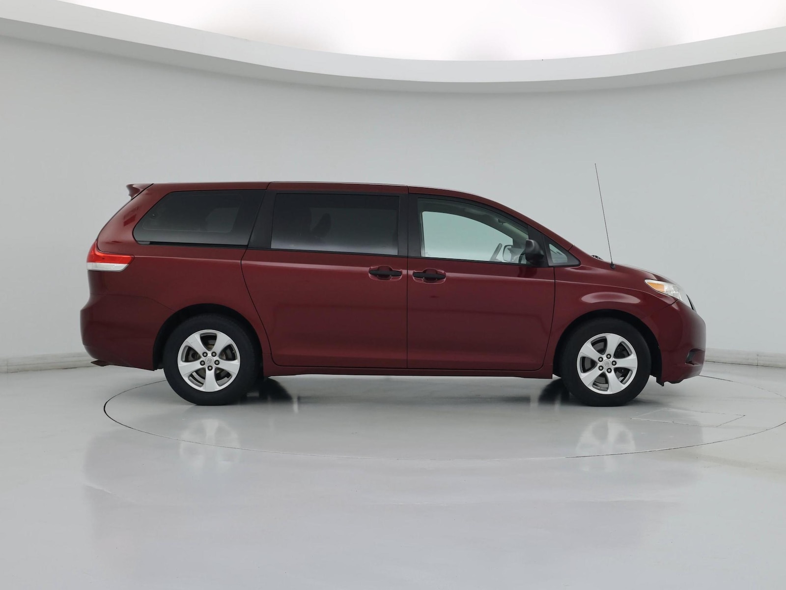 2014 Toyota Sienna L - Photo 8