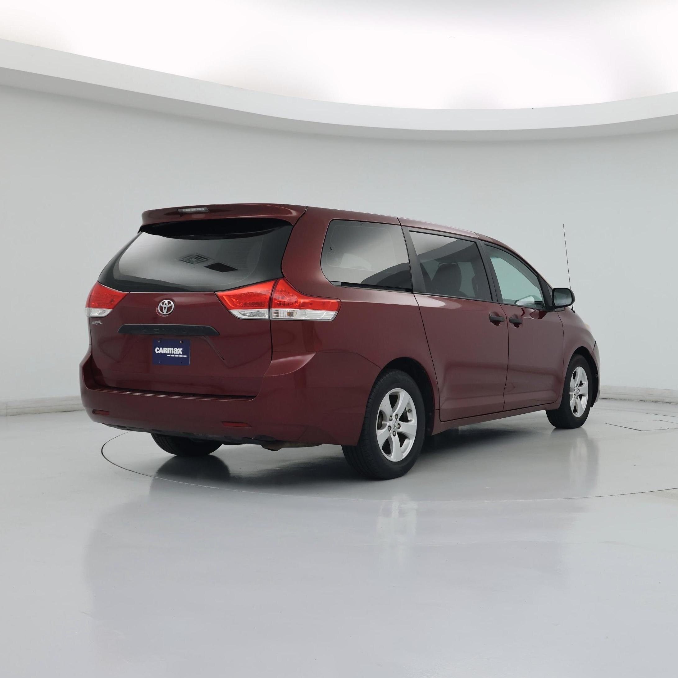 Thumbnail: 2014 Toyota Sienna - 8